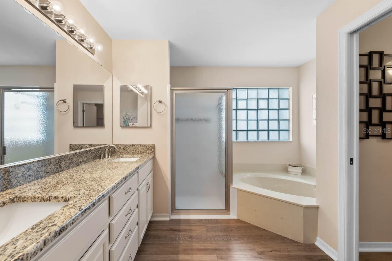 327 CALOOSA WOODS LN, SUN CITY CENTER, FL, 33573