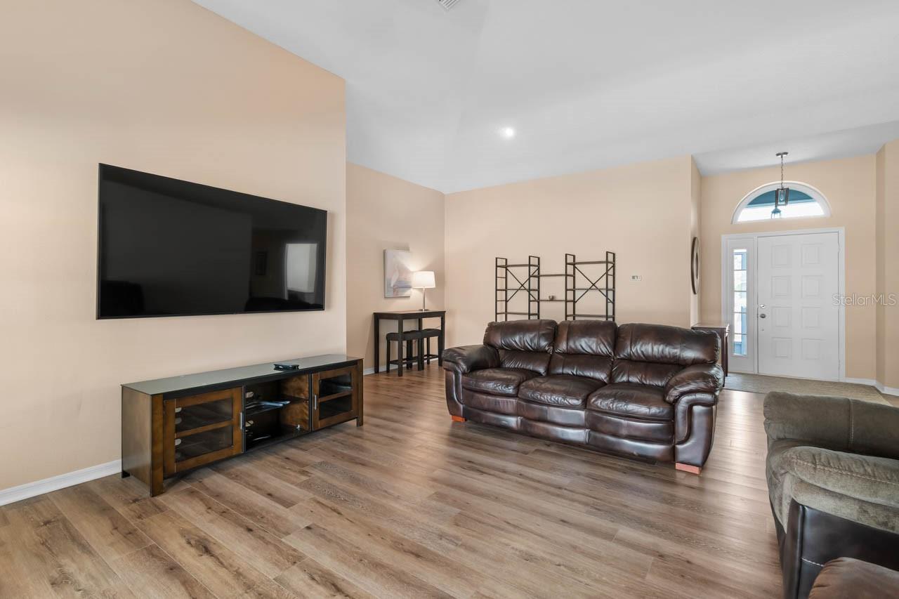 327 CALOOSA WOODS LN, SUN CITY CENTER, FL, 33573