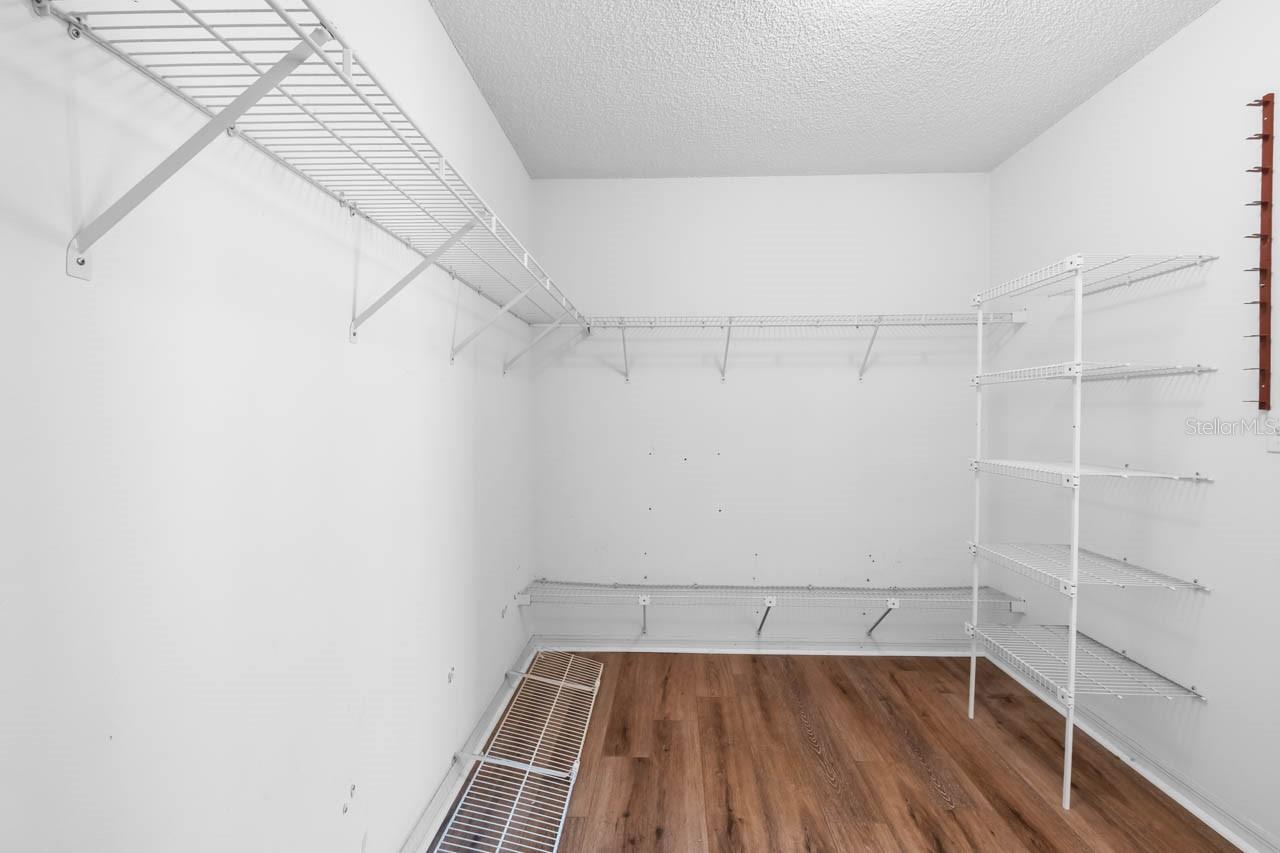 327 CALOOSA WOODS LN, SUN CITY CENTER, FL, 33573