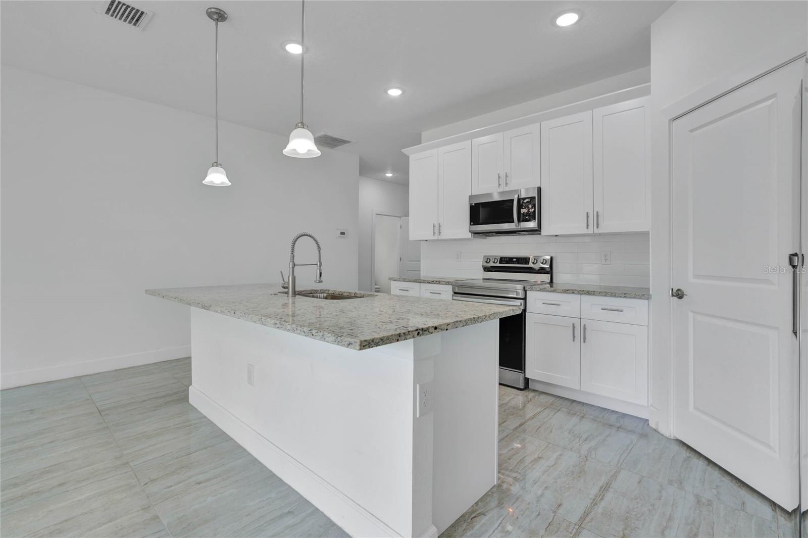 113 W REDDING ST, DAVENPORT, FL, 33837