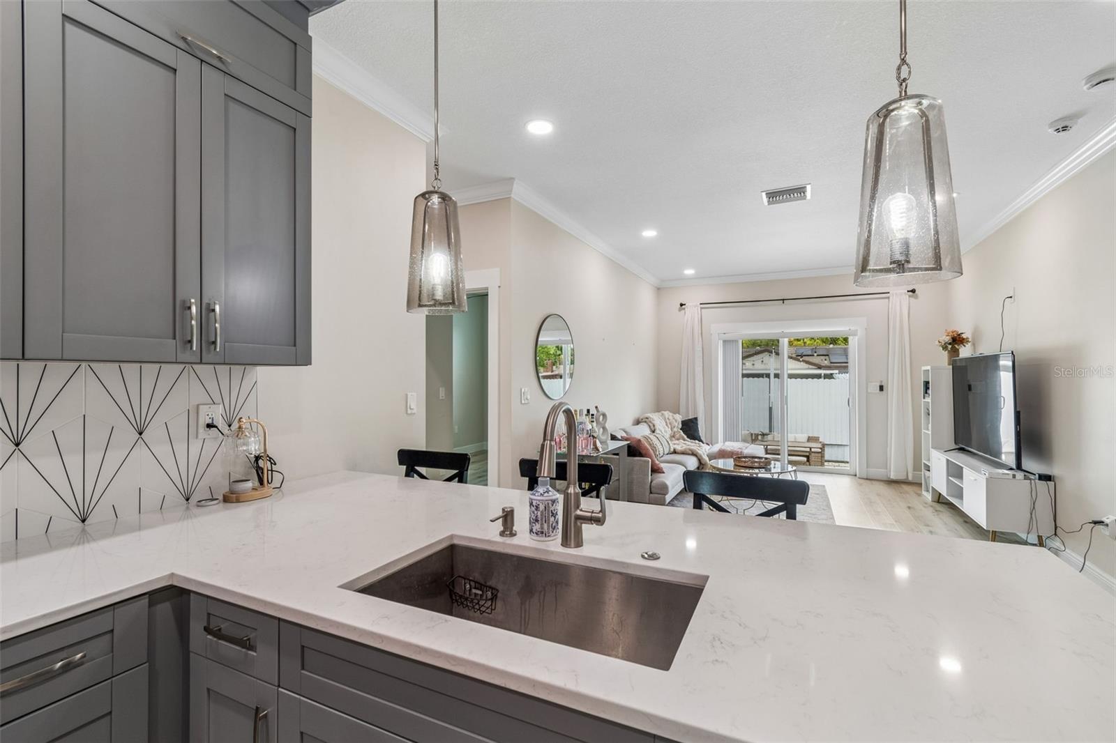 1901 W CLUSTER AVE, TAMPA, FL, 33604