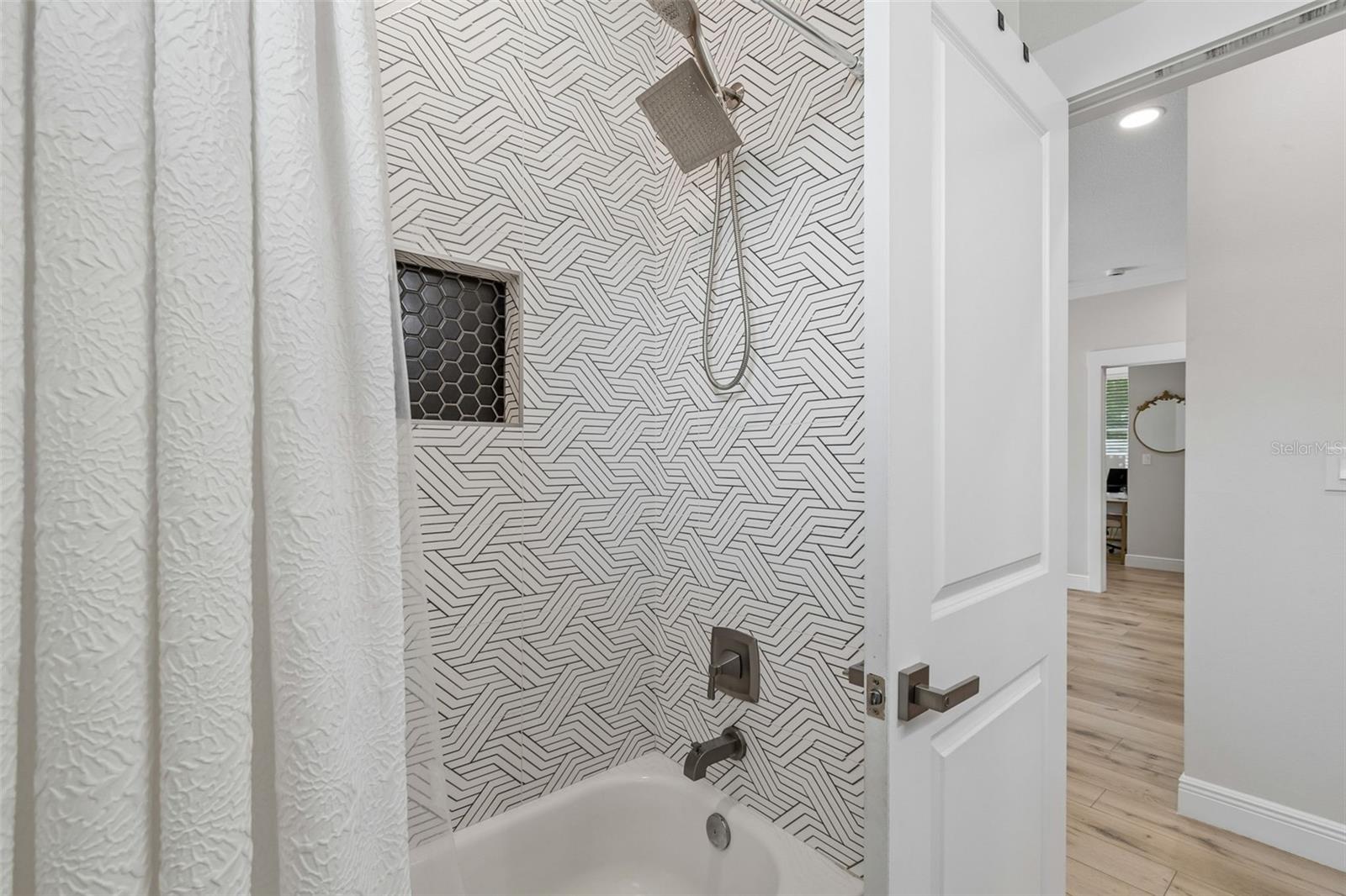 1901 W CLUSTER AVE, TAMPA, FL, 33604