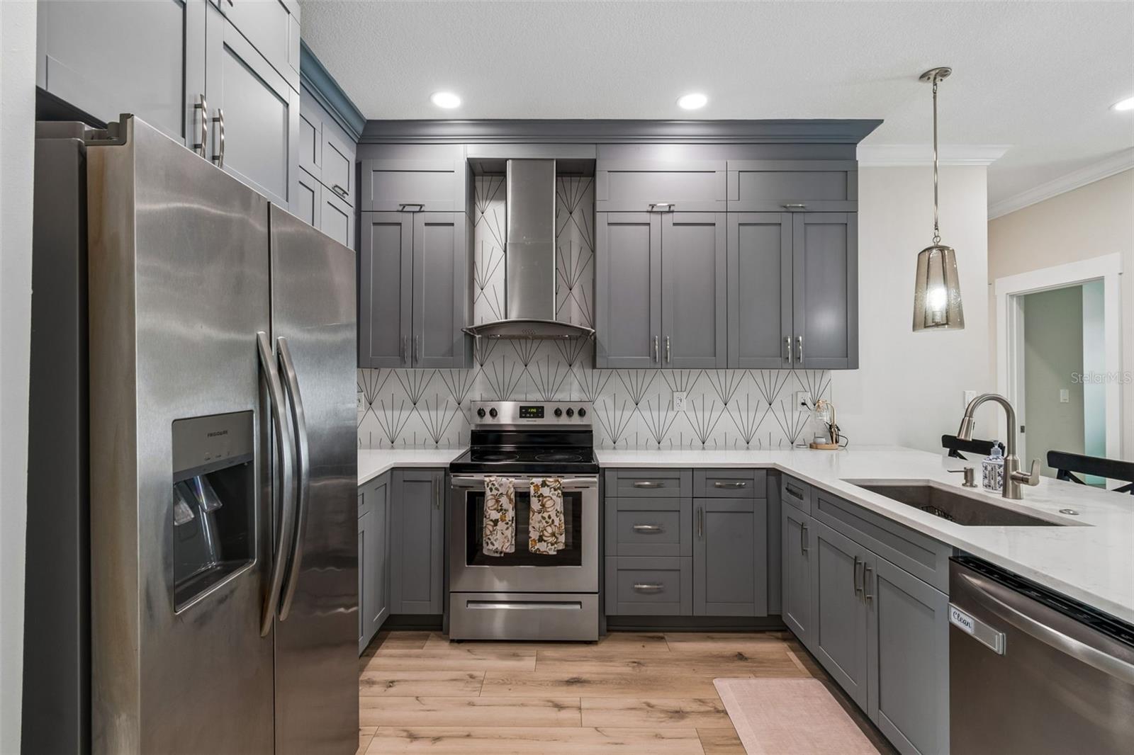 1901 W CLUSTER AVE, TAMPA, FL, 33604