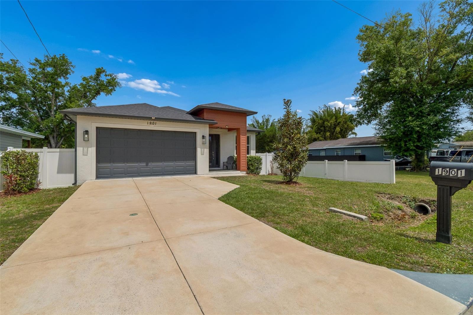 1901 W CLUSTER AVE, TAMPA, FL, 33604