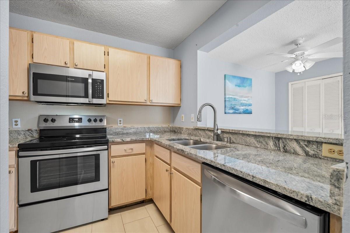3705 SW 27TH ST #611, GAINESVILLE, FL, 32608