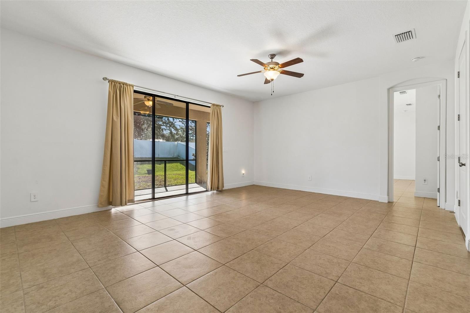 1214 FLORABLU DR, SEFFNER, FL, 33584