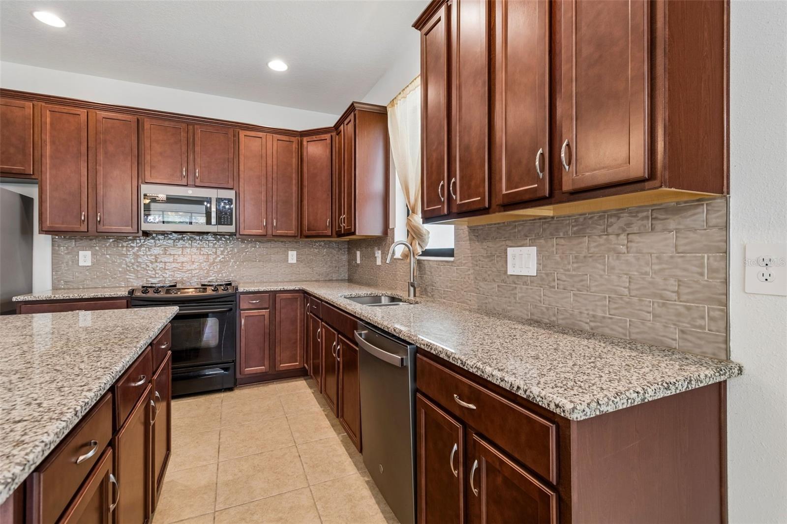 1214 FLORABLU DR, SEFFNER, FL, 33584