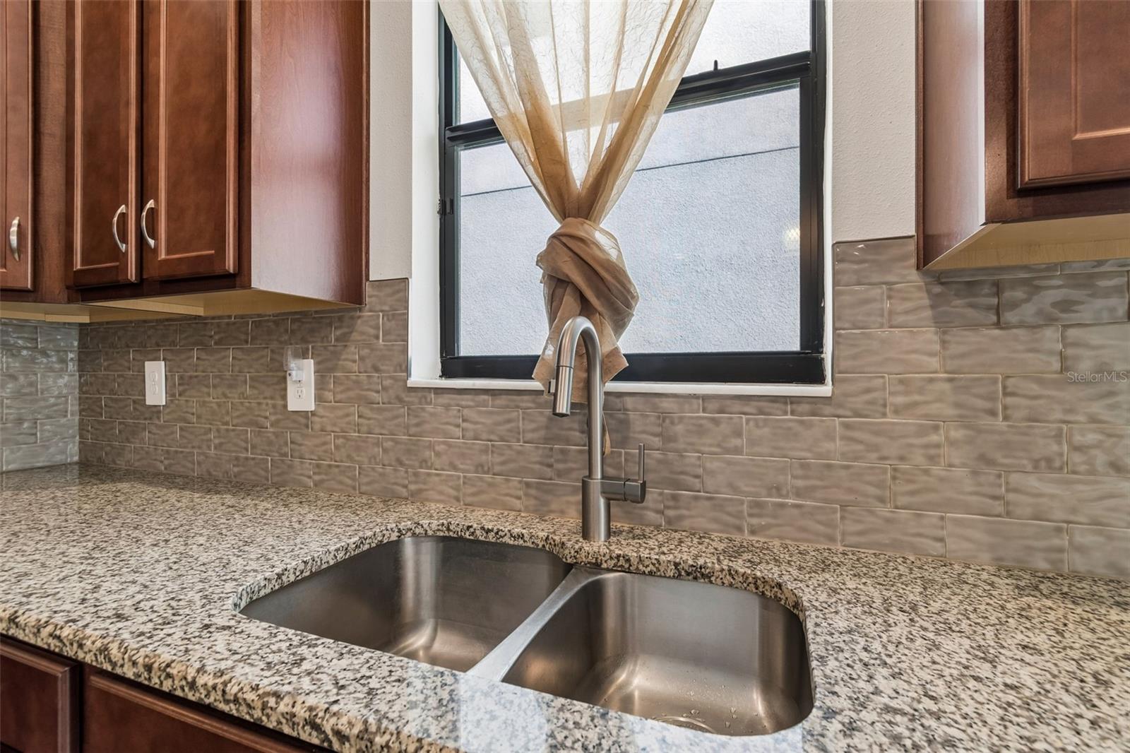 1214 FLORABLU DR, SEFFNER, FL, 33584