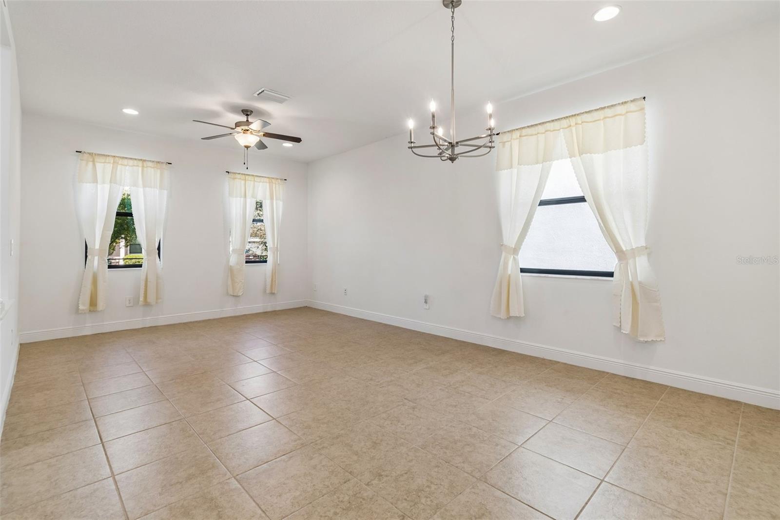 1214 FLORABLU DR, SEFFNER, FL, 33584