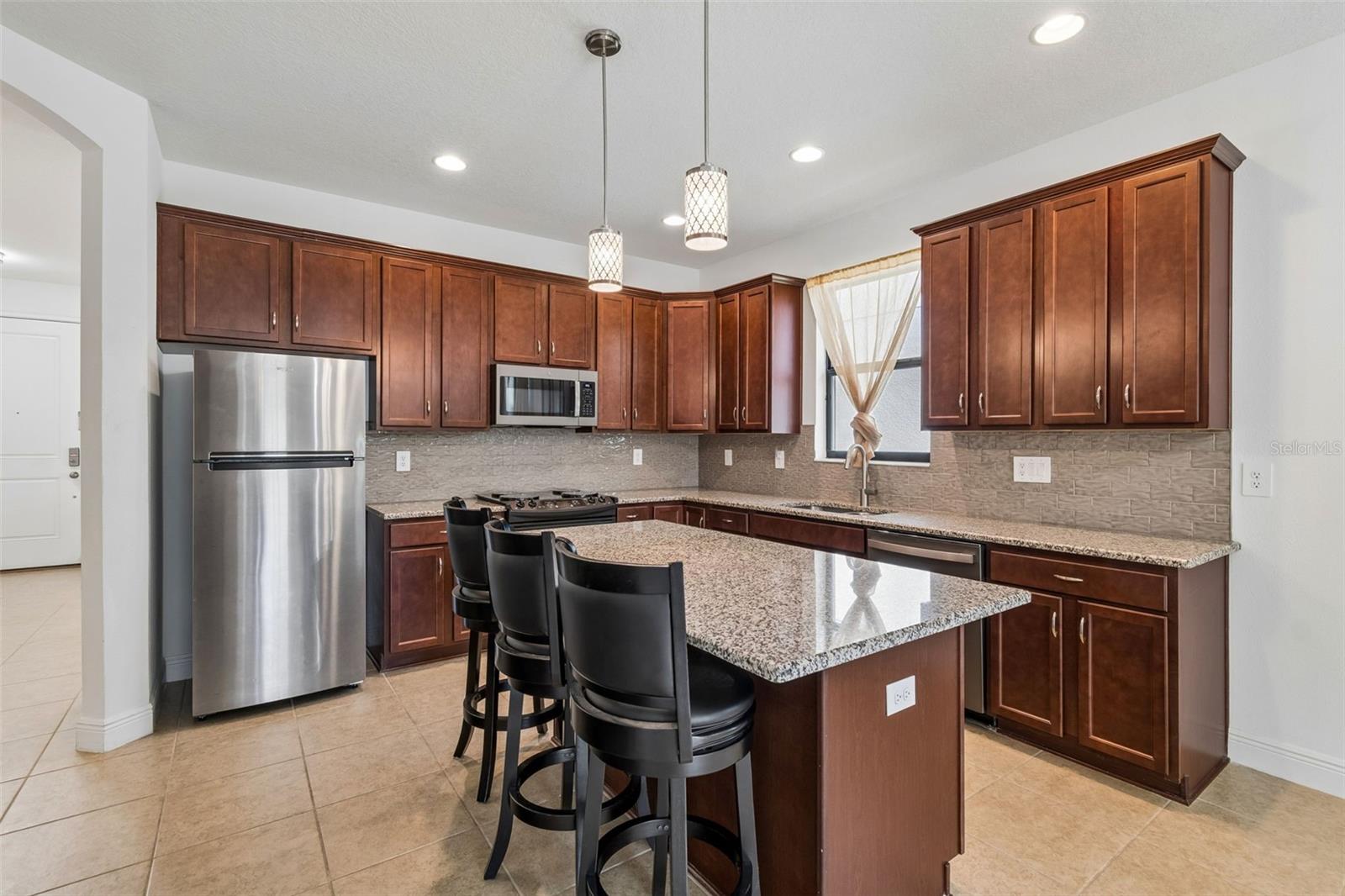 1214 FLORABLU DR, SEFFNER, FL, 33584