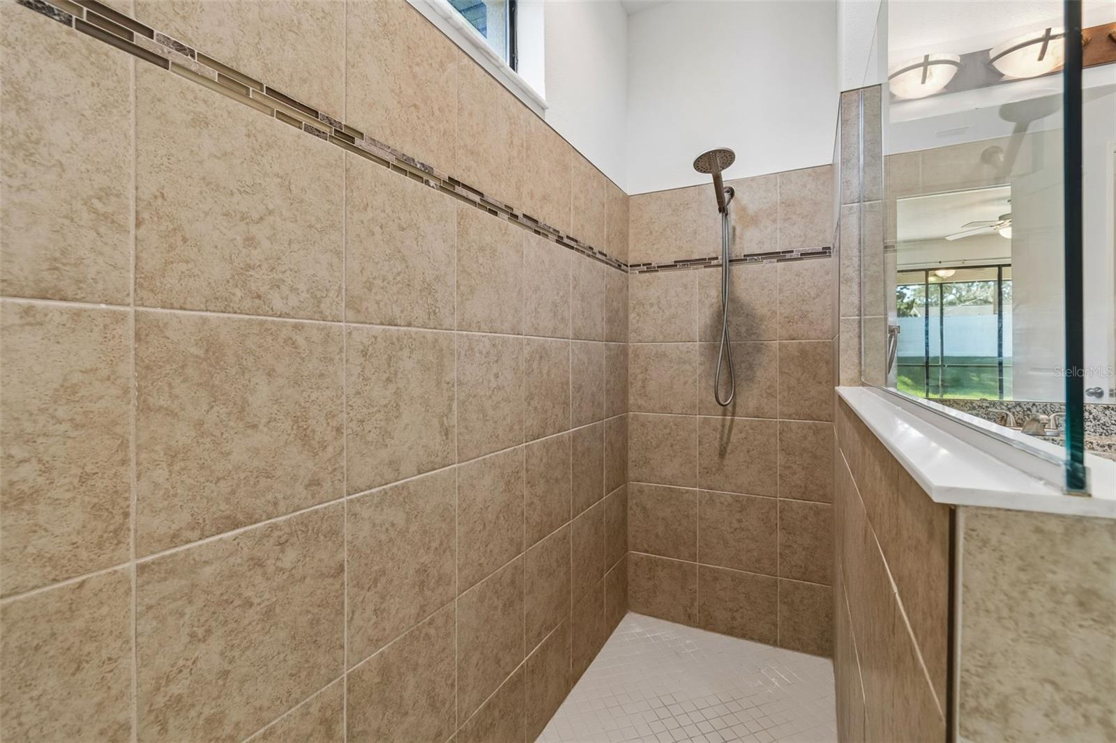 1214 FLORABLU DR, SEFFNER, FL, 33584