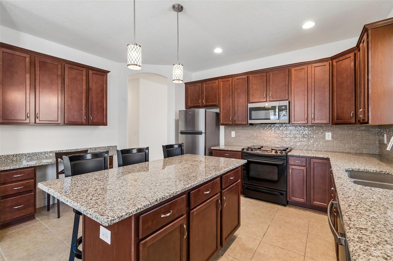 1214 FLORABLU DR, SEFFNER, FL, 33584