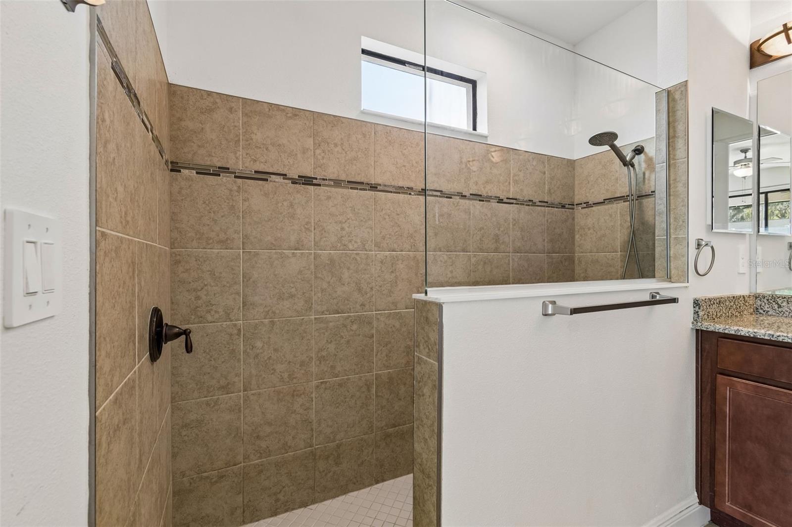 1214 FLORABLU DR, SEFFNER, FL, 33584