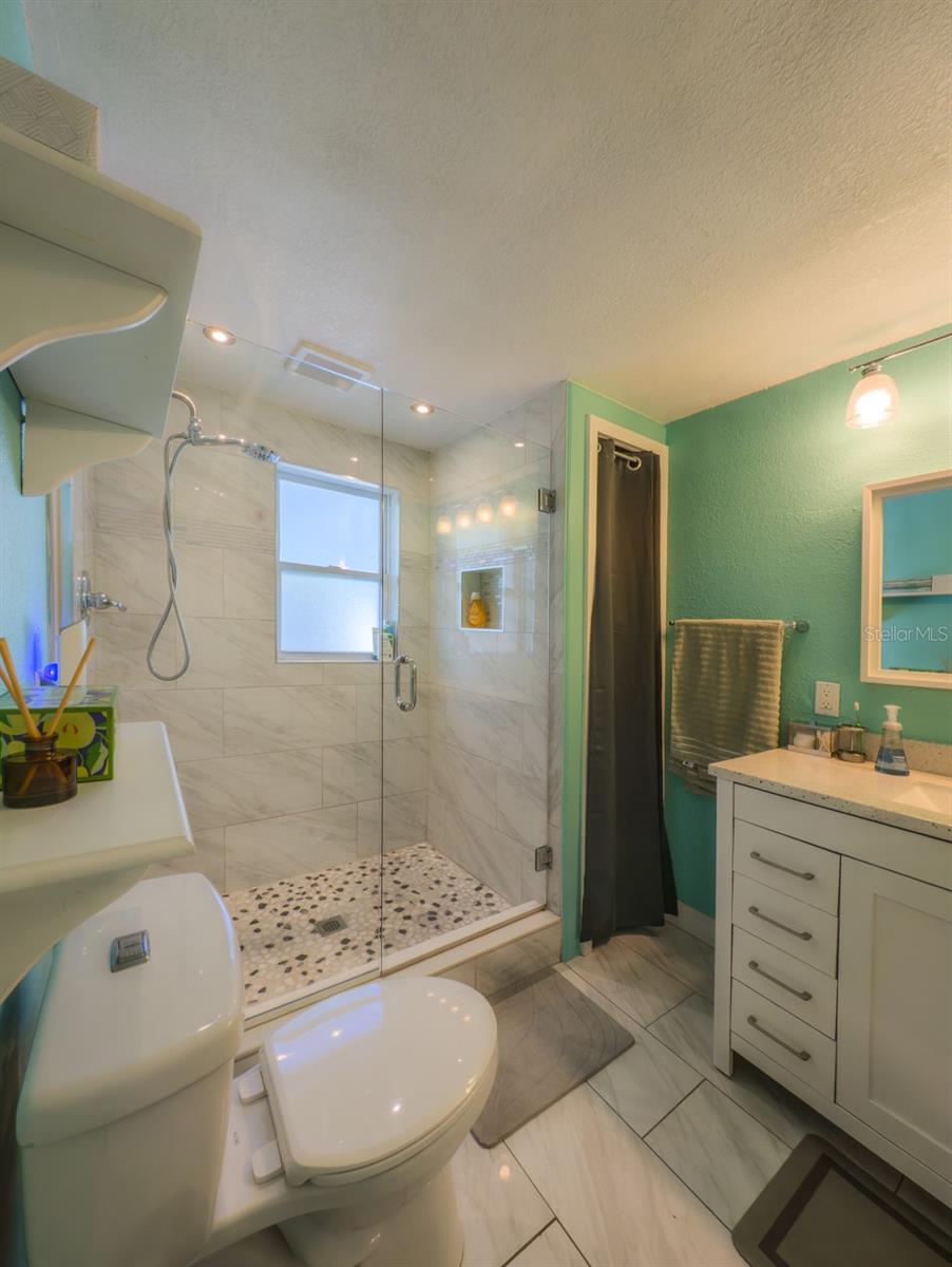 Primary en-suite bathroom