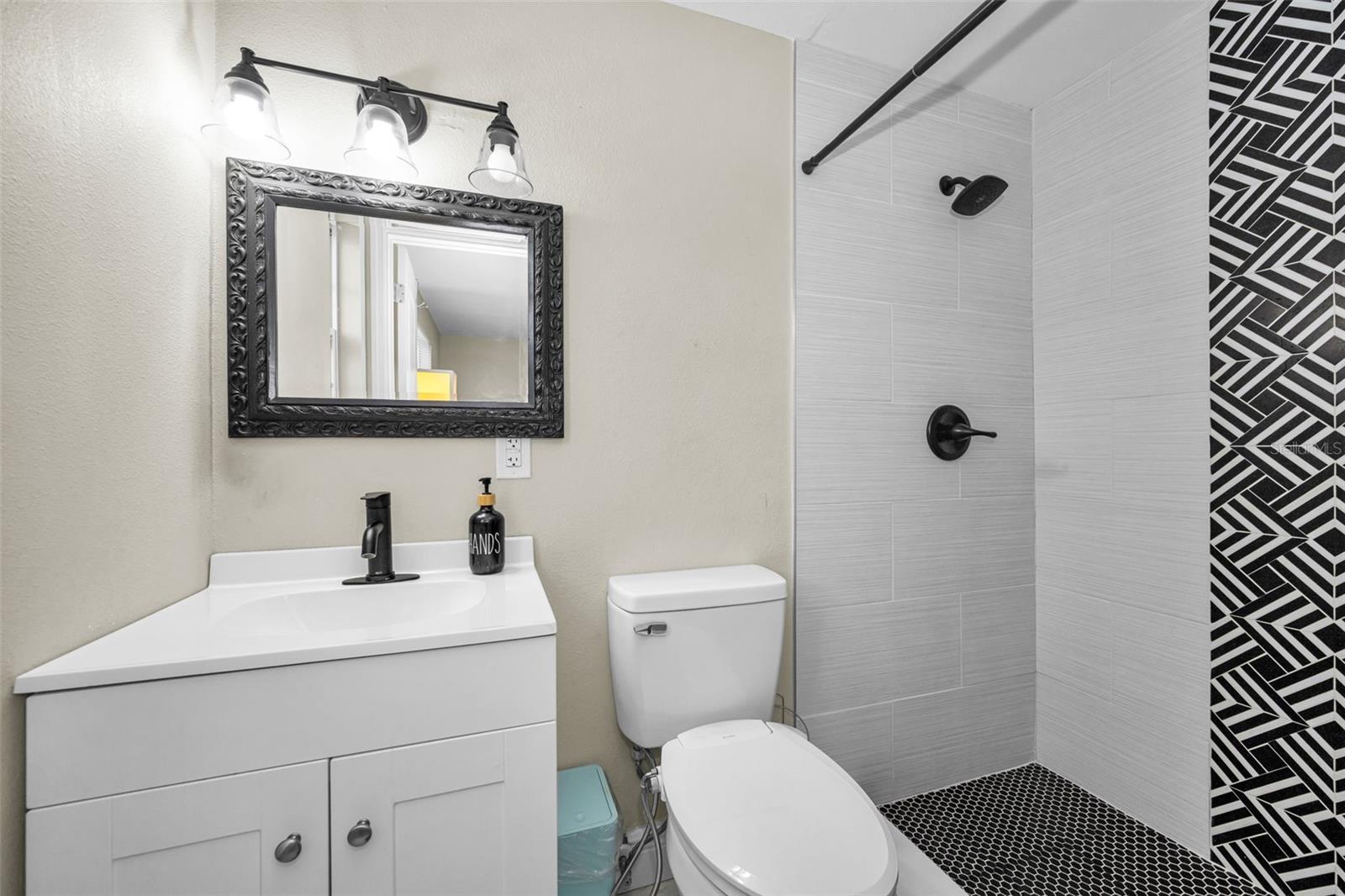 801 WALNUT DR, SEFFNER, FL, 33584
