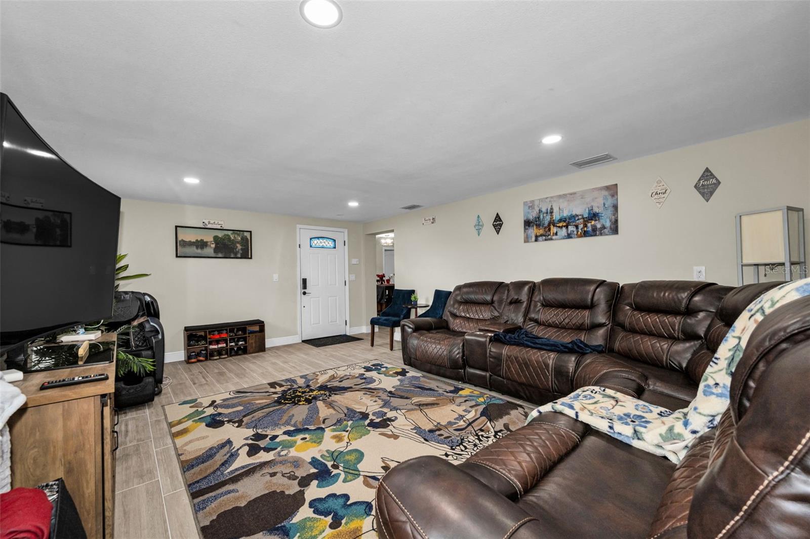 801 WALNUT DR, SEFFNER, FL, 33584