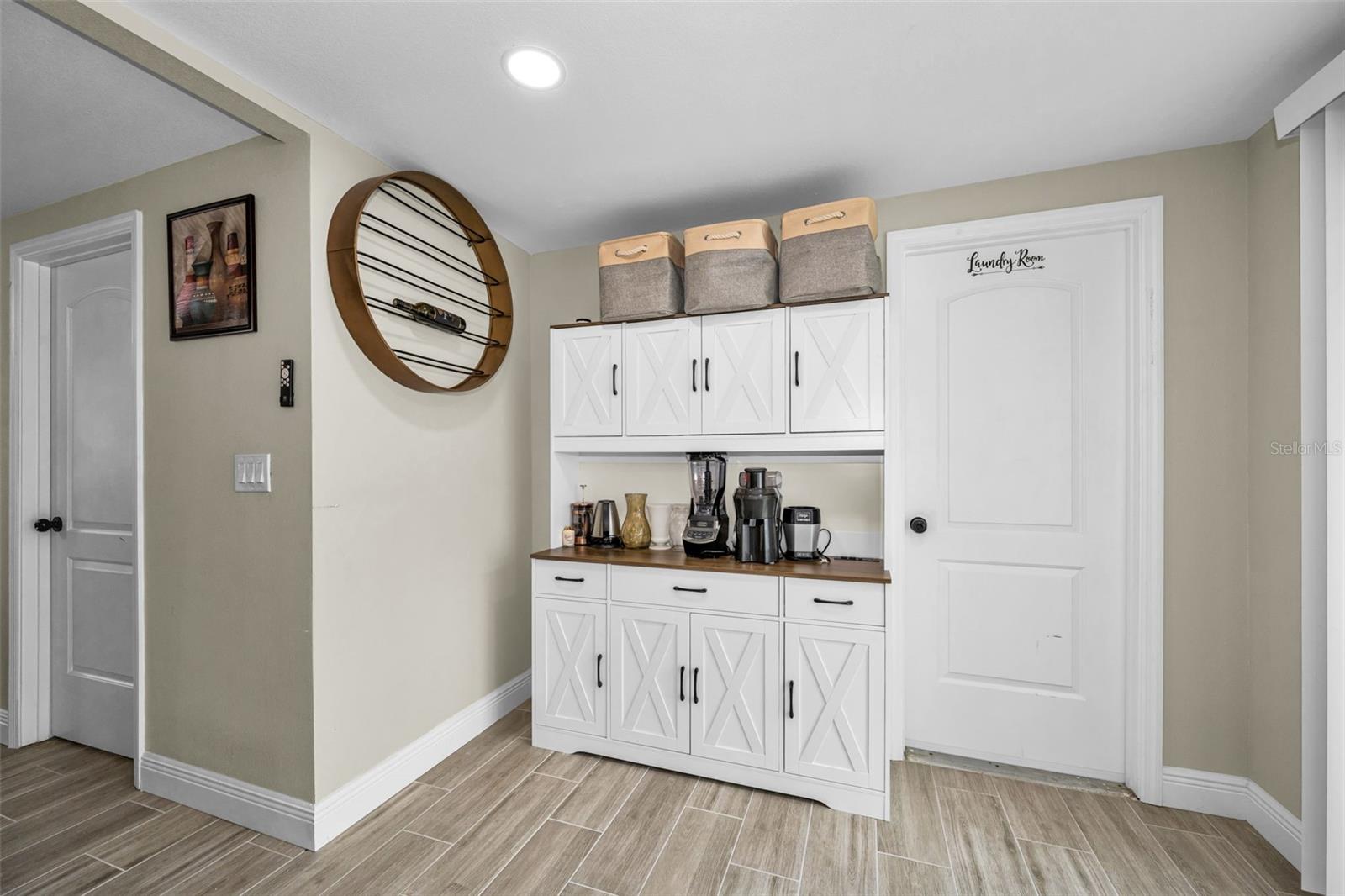 801 WALNUT DR, SEFFNER, FL, 33584