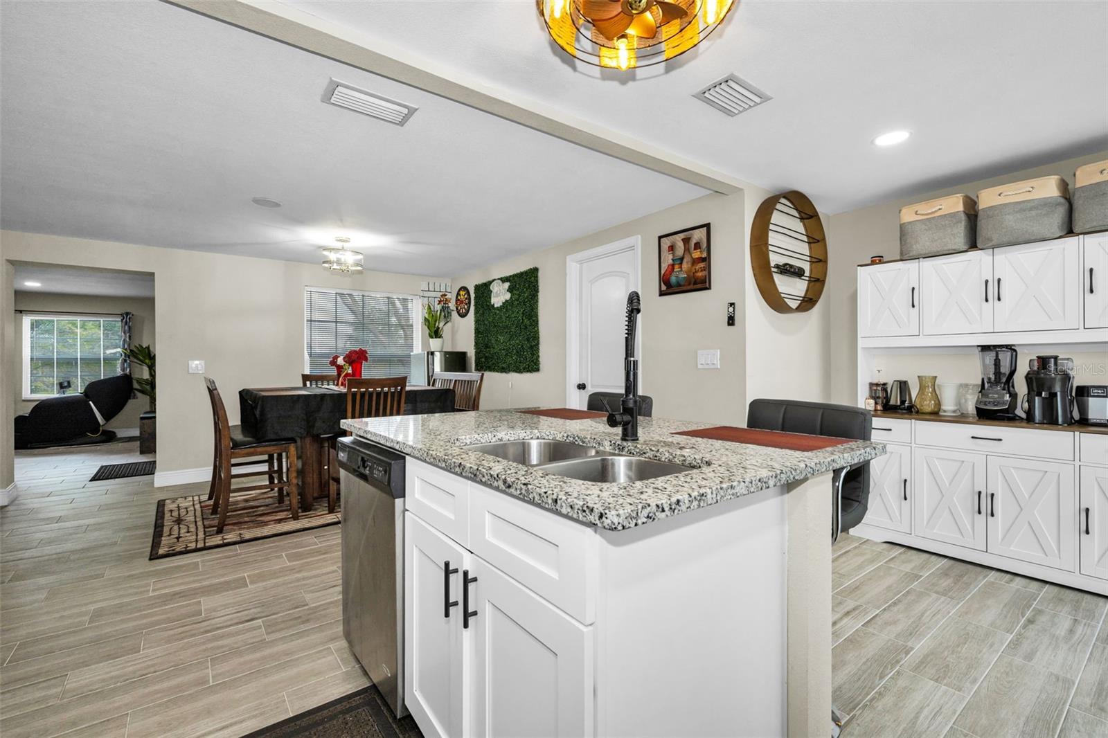 801 WALNUT DR, SEFFNER, FL, 33584