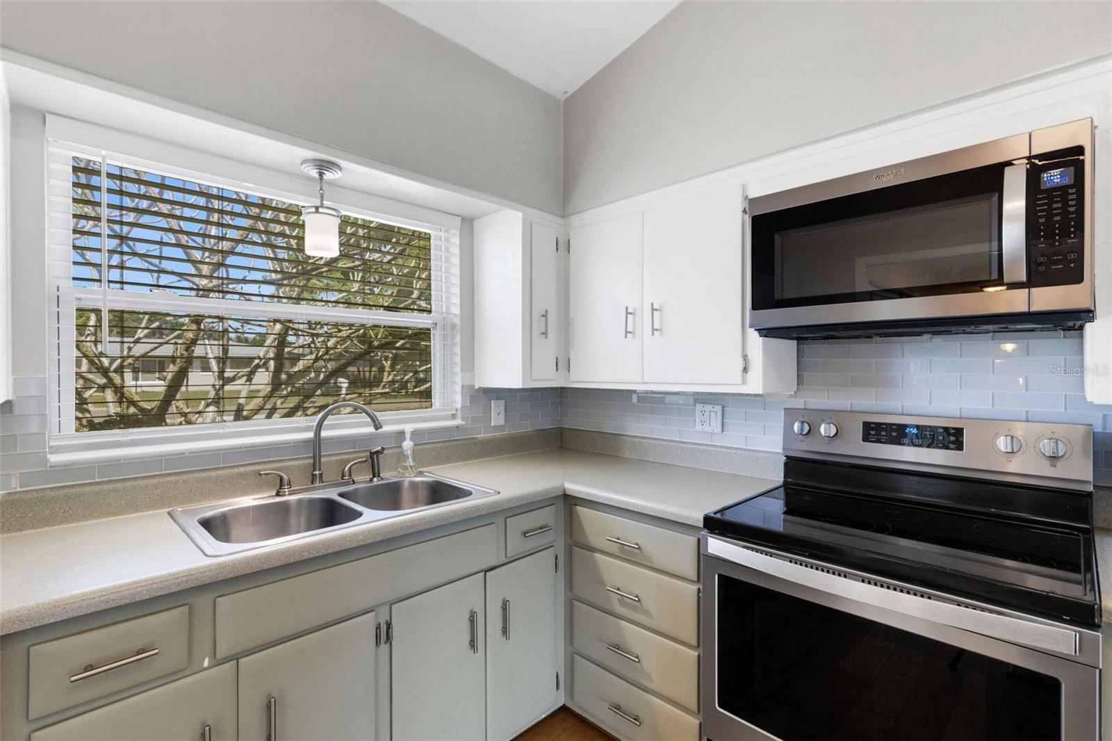 11436 RIDGEWOOD CIR, SEMINOLE, FL, 33772