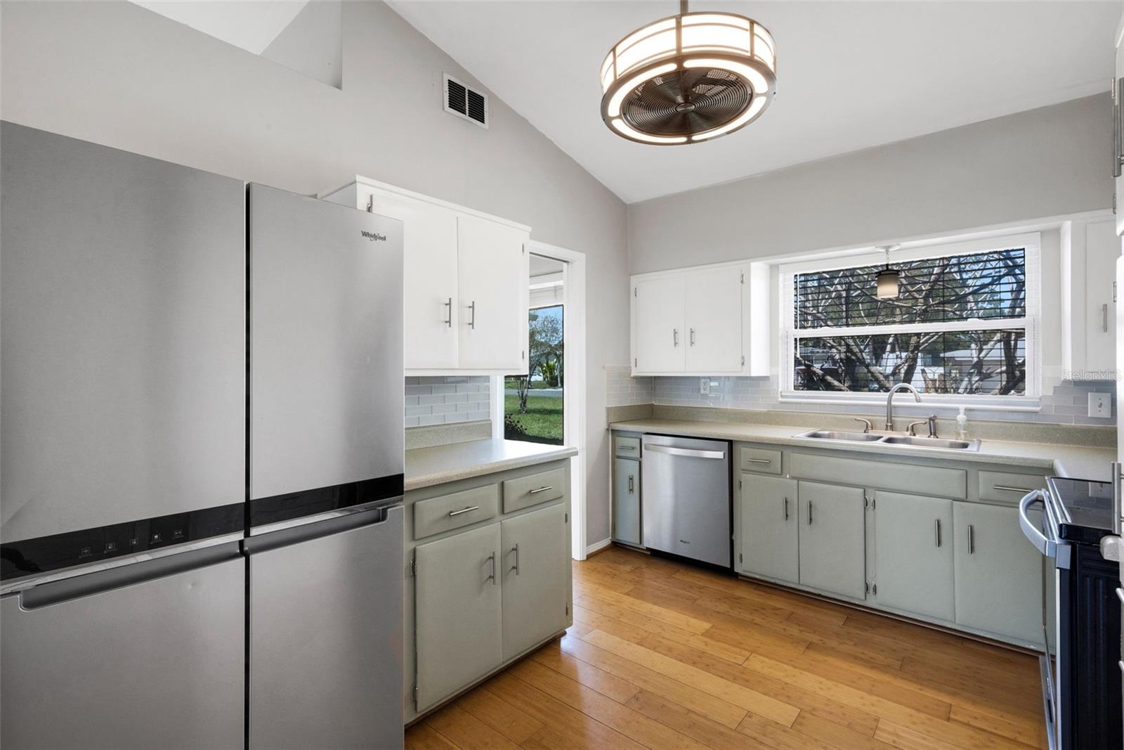 11436 RIDGEWOOD CIR, SEMINOLE, FL, 33772