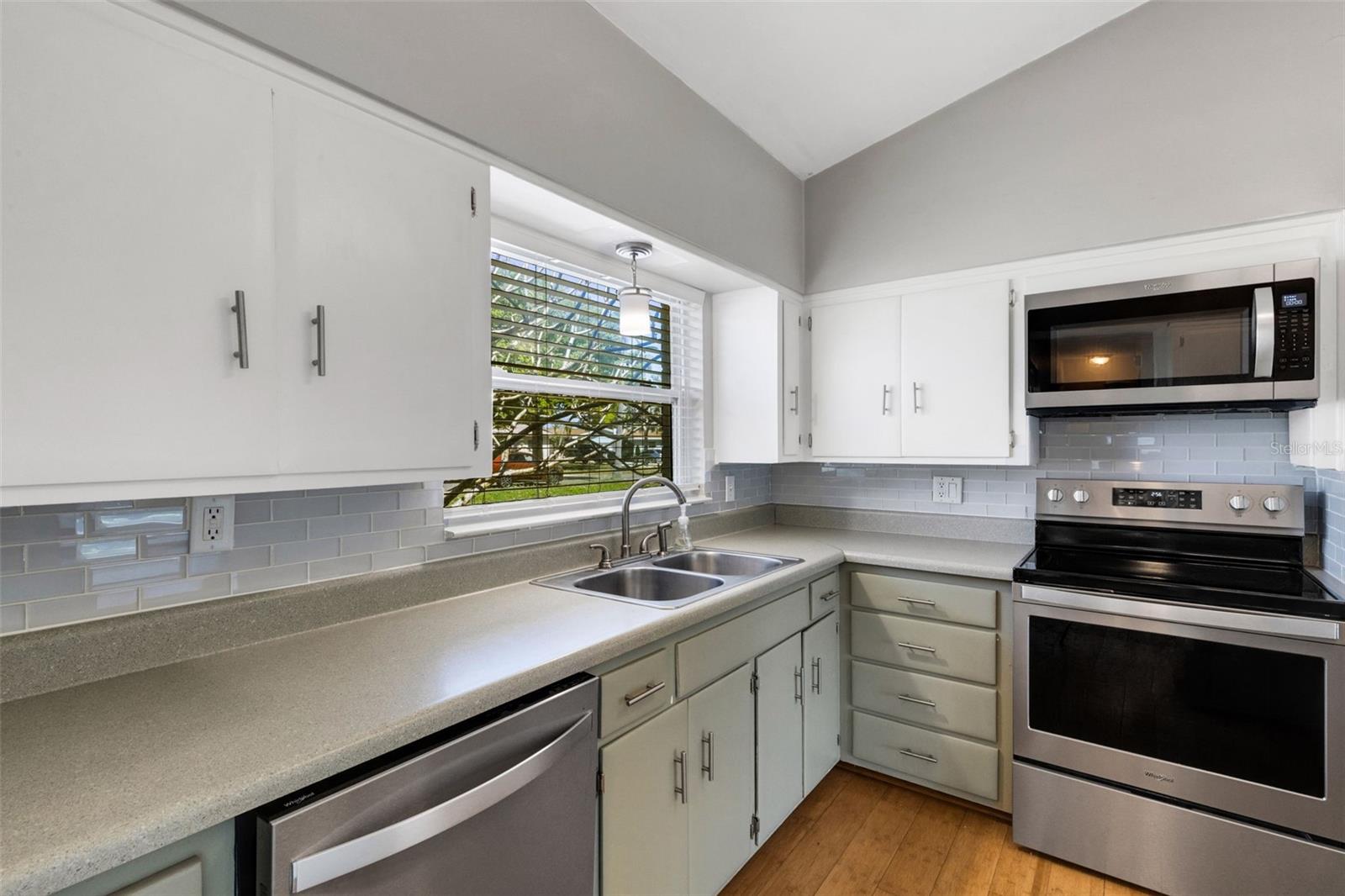 11436 RIDGEWOOD CIR, SEMINOLE, FL, 33772