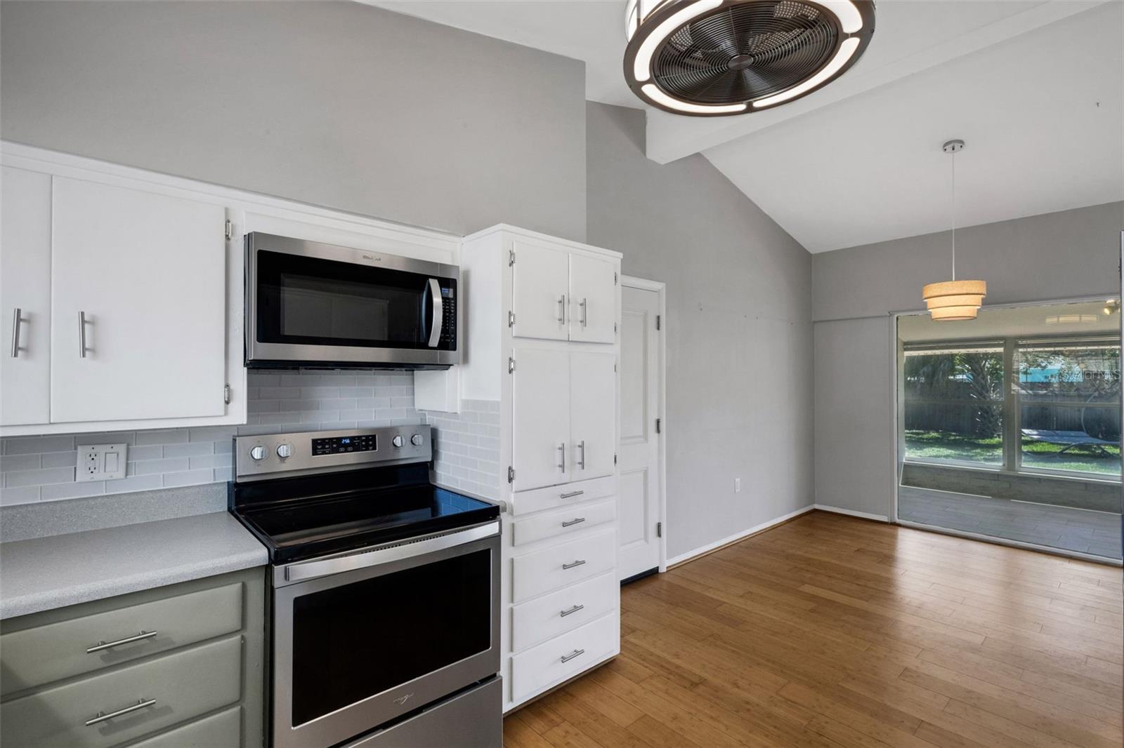 11436 RIDGEWOOD CIR, SEMINOLE, FL, 33772