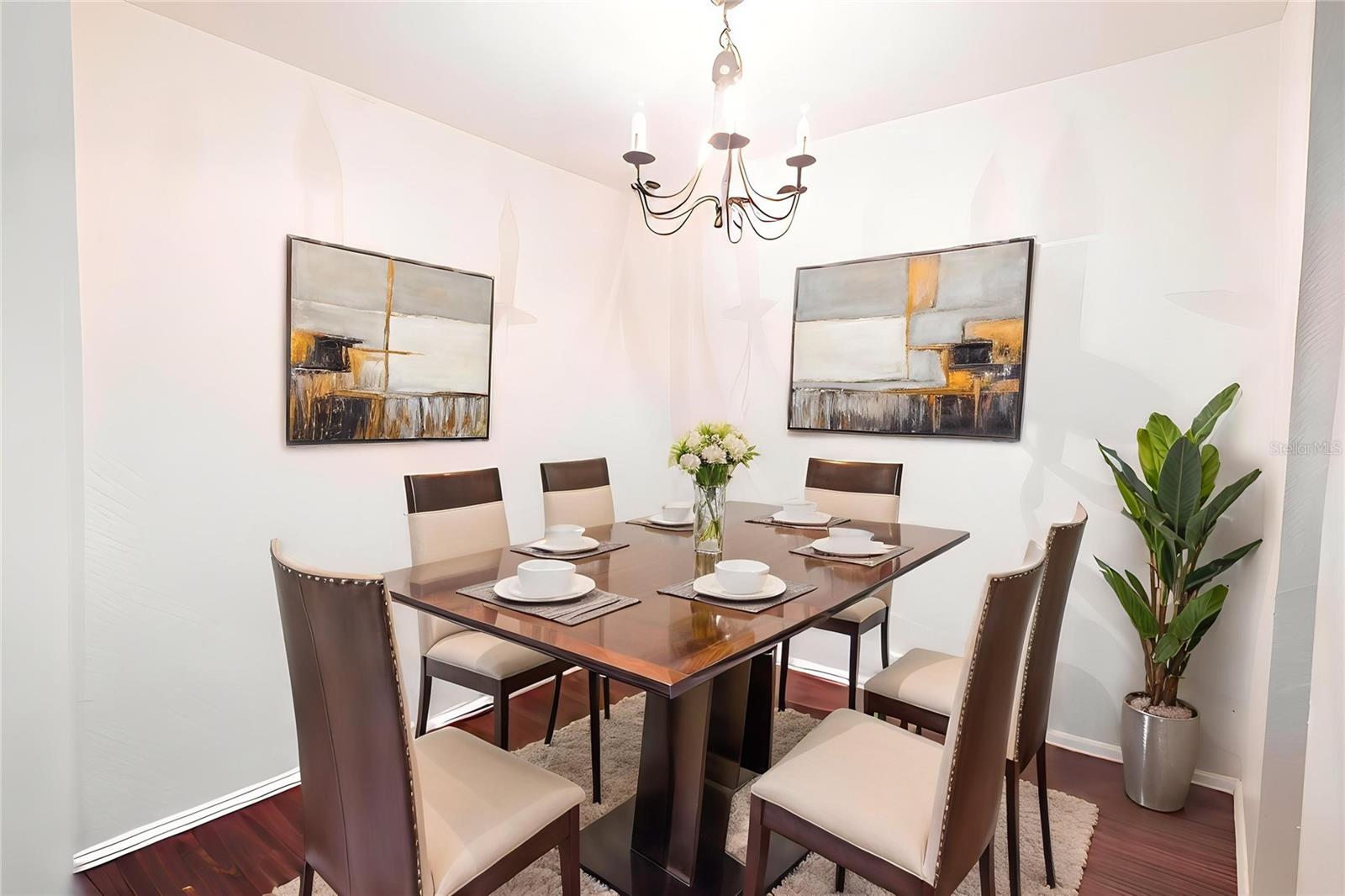 Dining room virtual staged