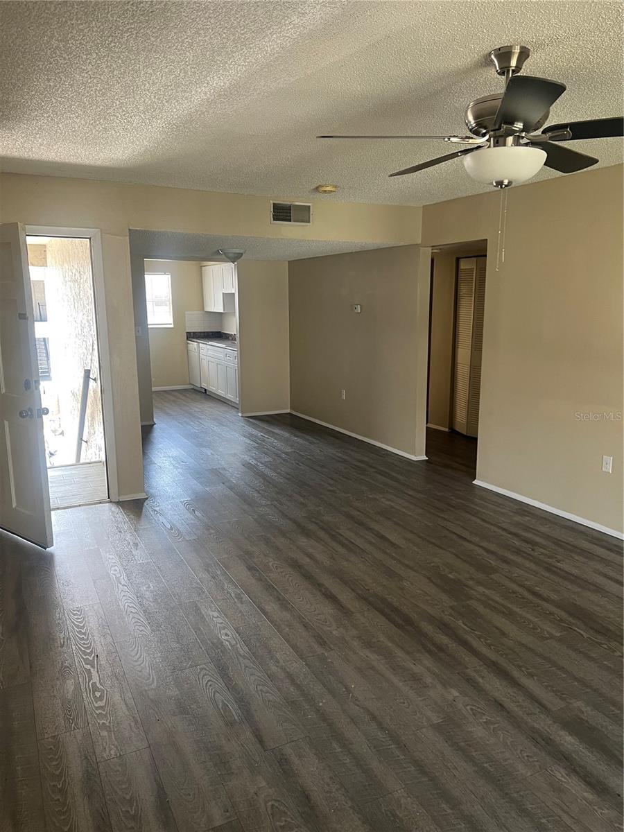 14470 REUTER STRASSE CIR #405, TAMPA, FL, 33613