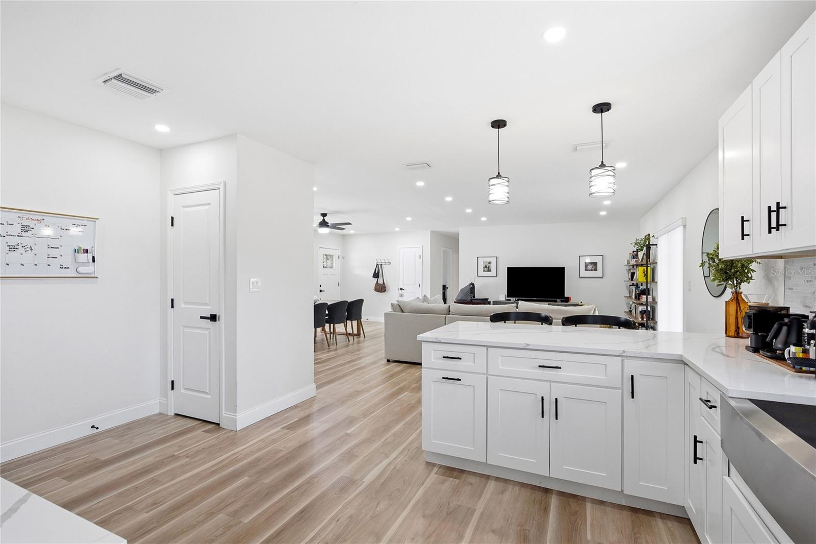 102 W ANGLEWOOD DR, BRANDON, FL, 33511