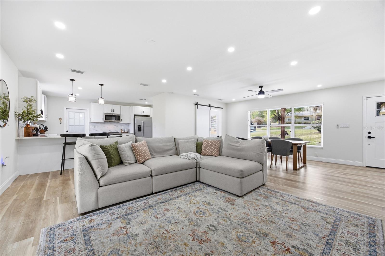 102 W ANGLEWOOD DR, BRANDON, FL, 33511