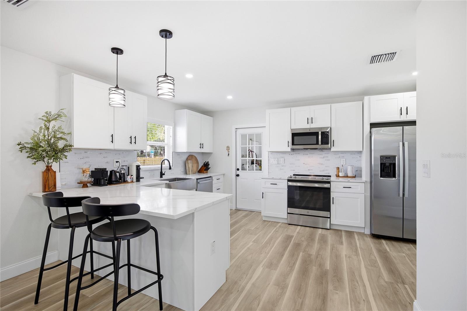 102 W ANGLEWOOD DR, BRANDON, FL, 33511
