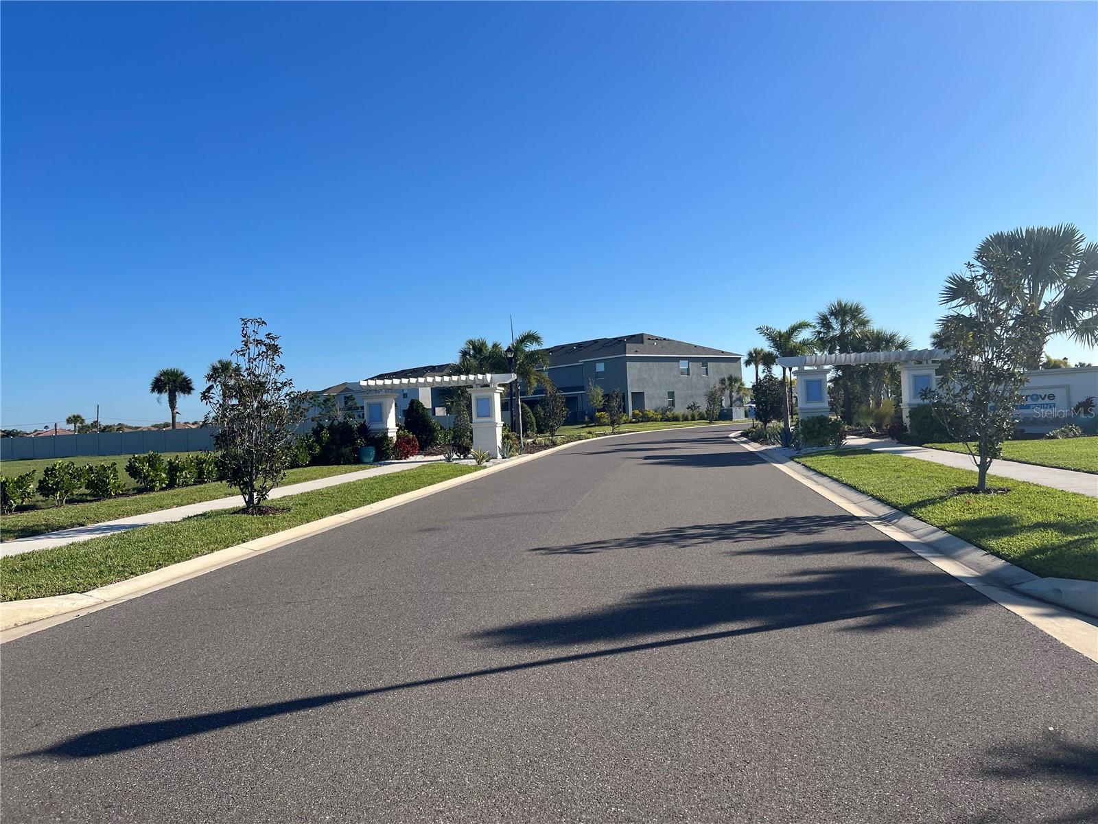 184 MANGROVE SHADE CIR, APOLLO BEACH, FL, 33572