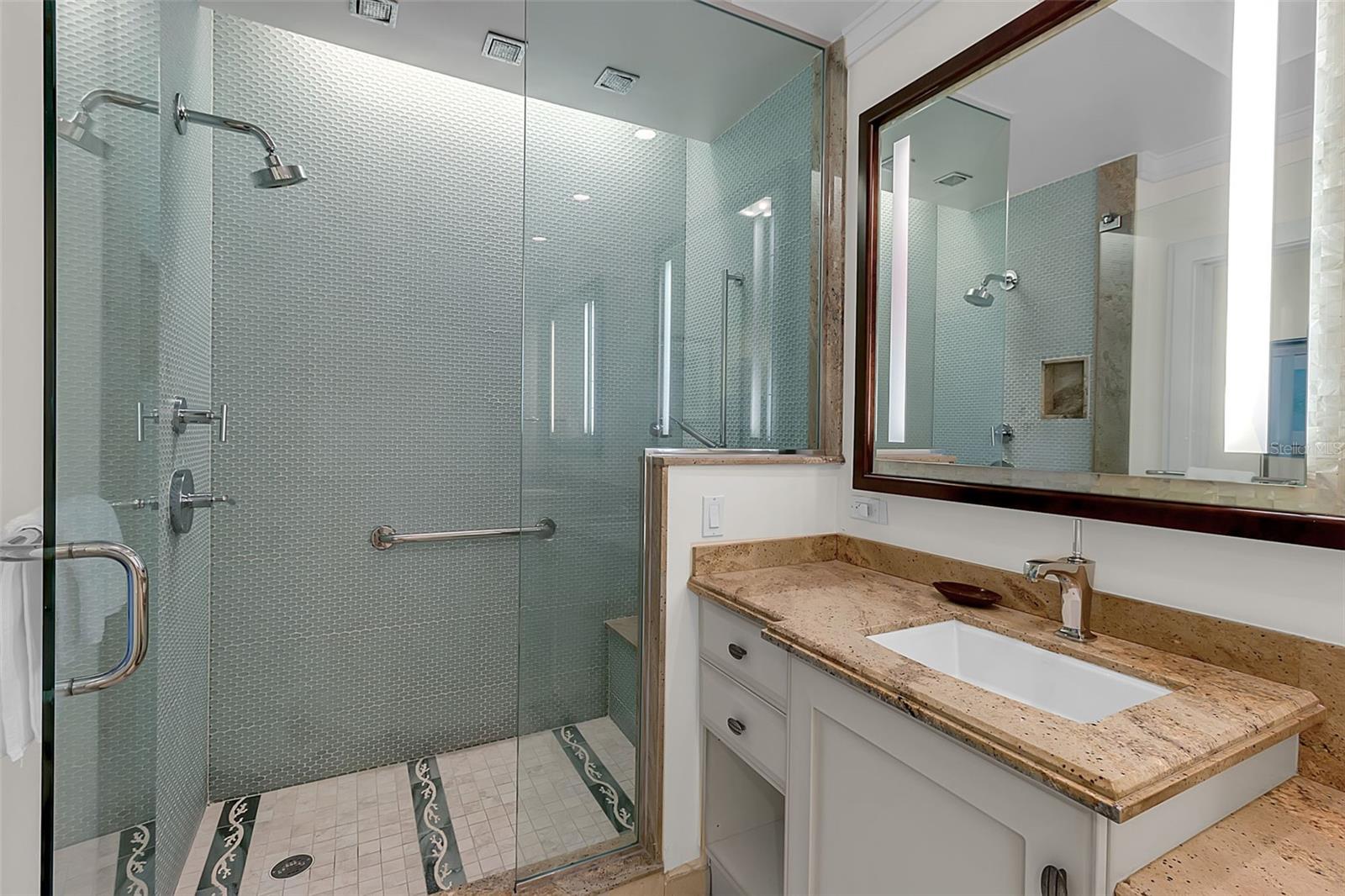 915 SEASIDE DR #310, SARASOTA, FL, 34242