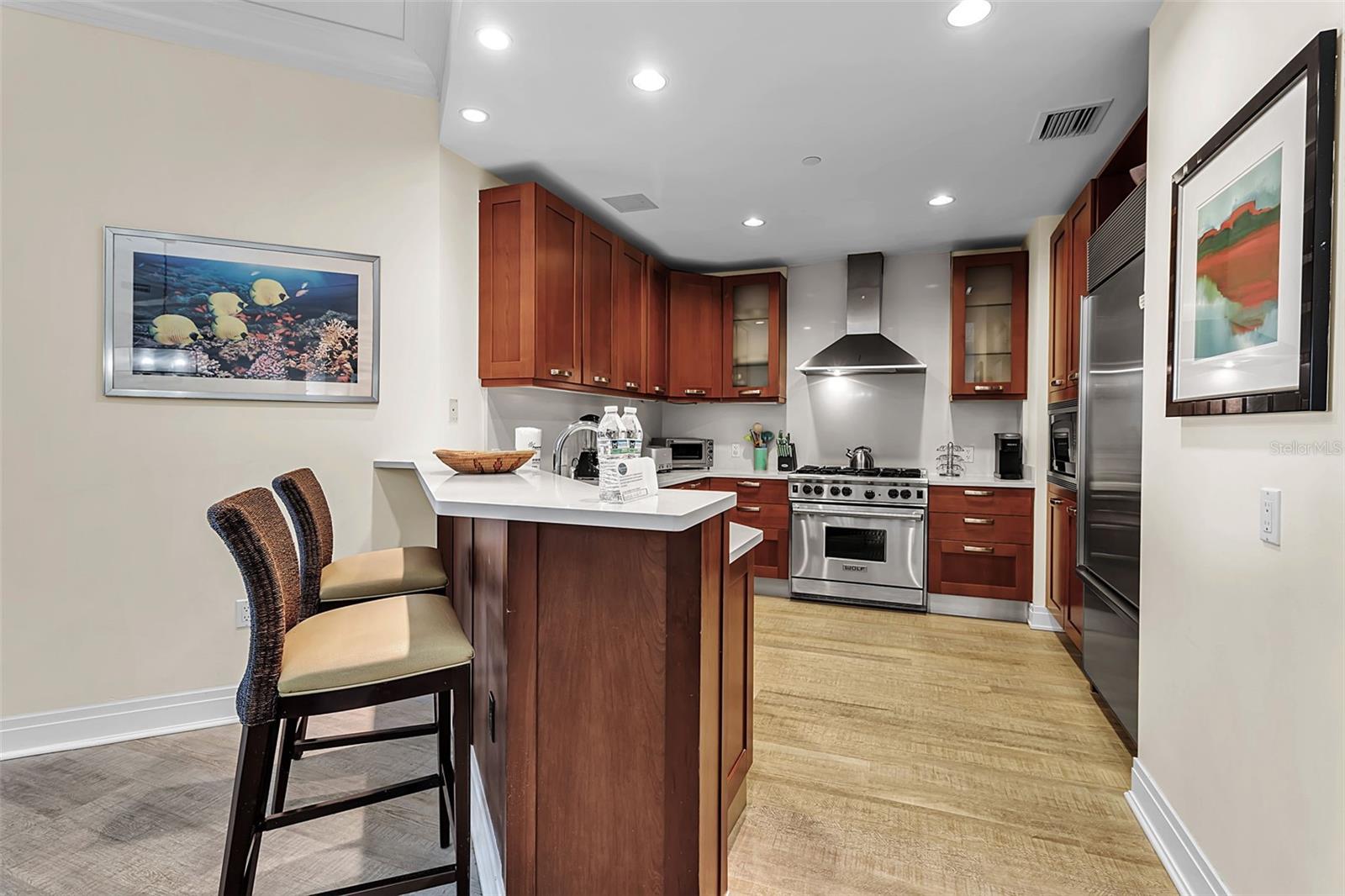 915 SEASIDE DR #310, SARASOTA, FL, 34242