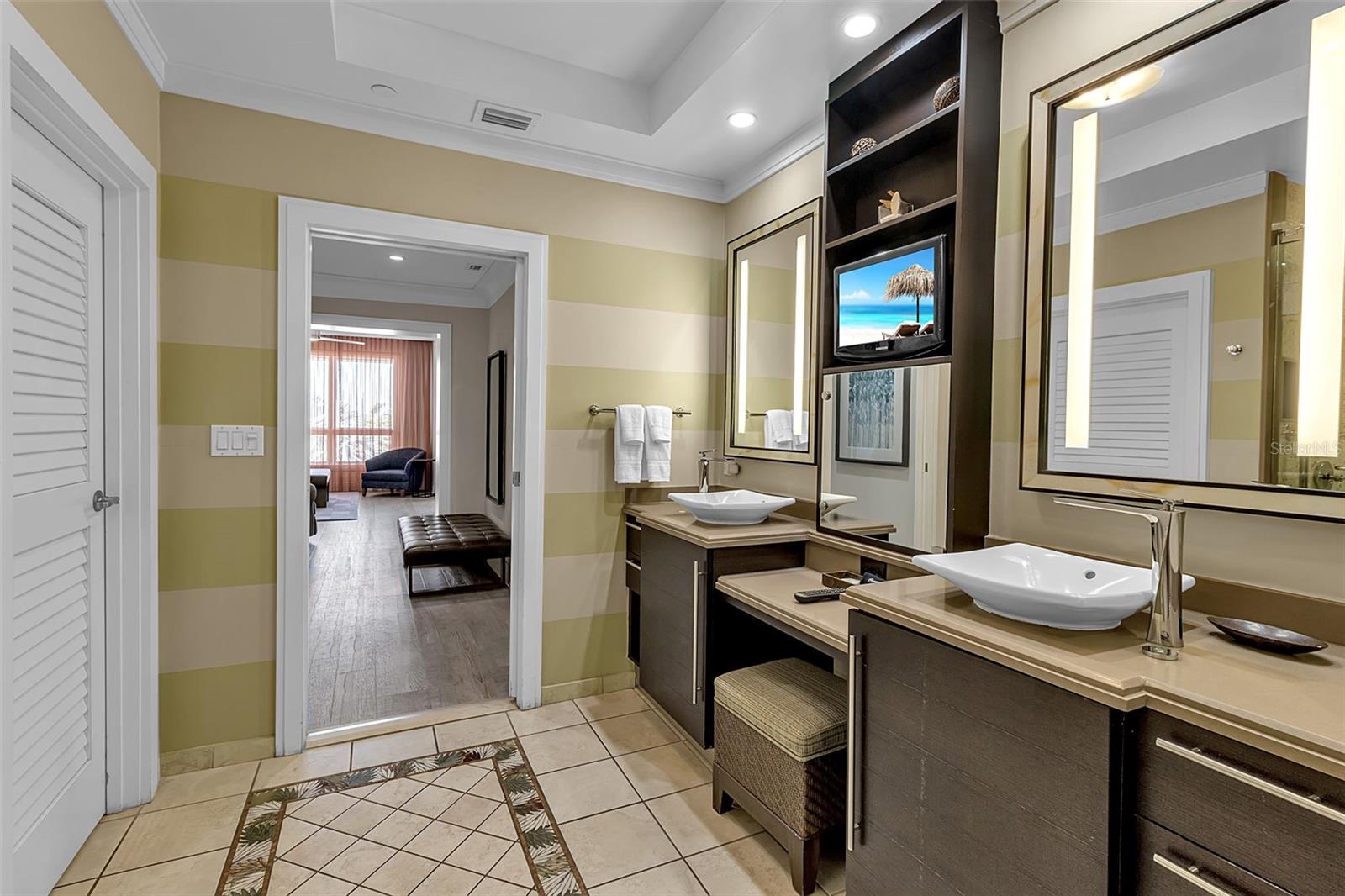915 SEASIDE DR #310, SARASOTA, FL, 34242
