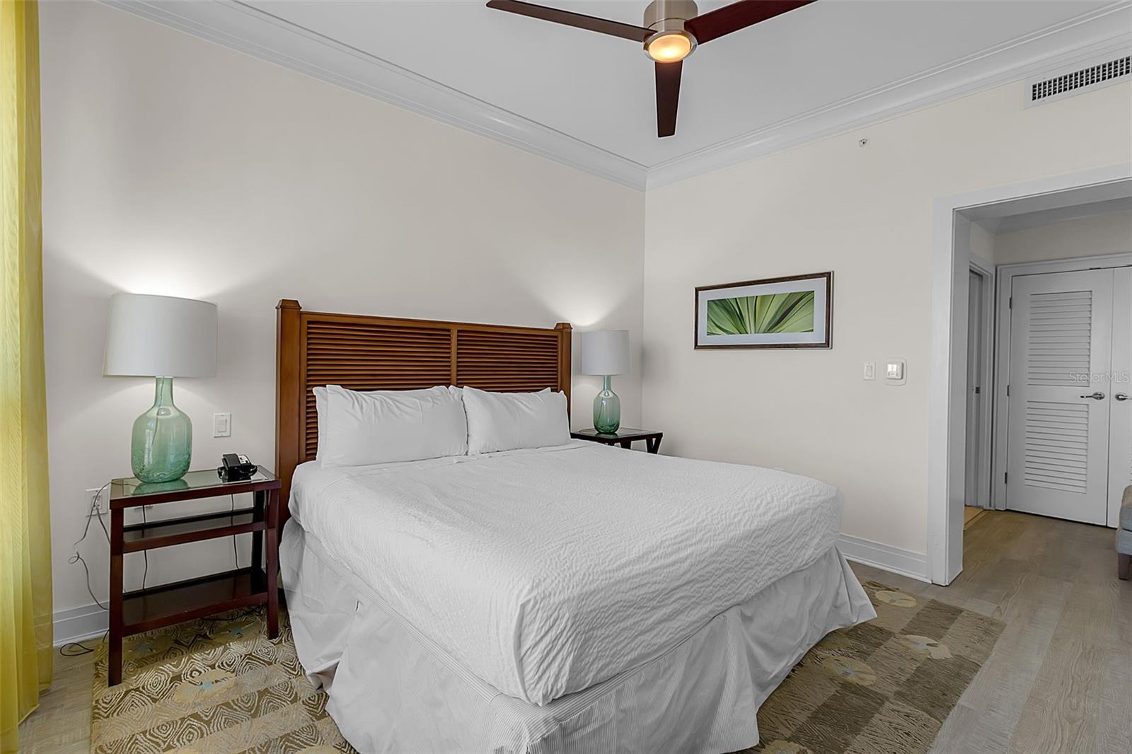 915 SEASIDE DR #310, SARASOTA, FL, 34242