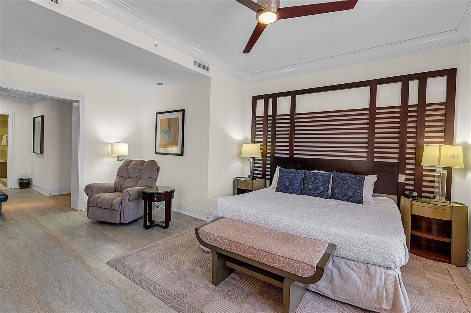 915 SEASIDE DR #310, SARASOTA, FL, 34242