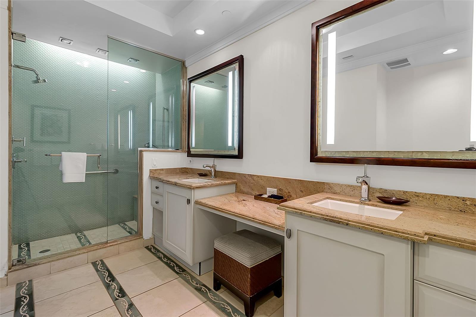 915 SEASIDE DR #310, SARASOTA, FL, 34242