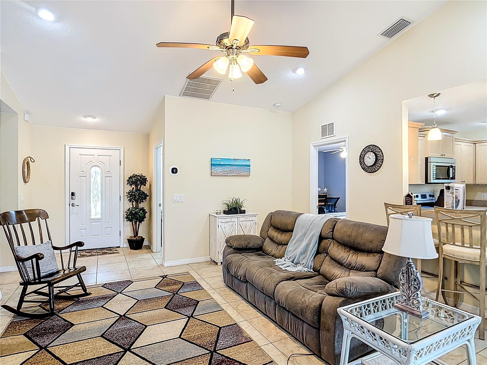 208 JENNIFER DR, ROTONDA WEST, FL, 33947