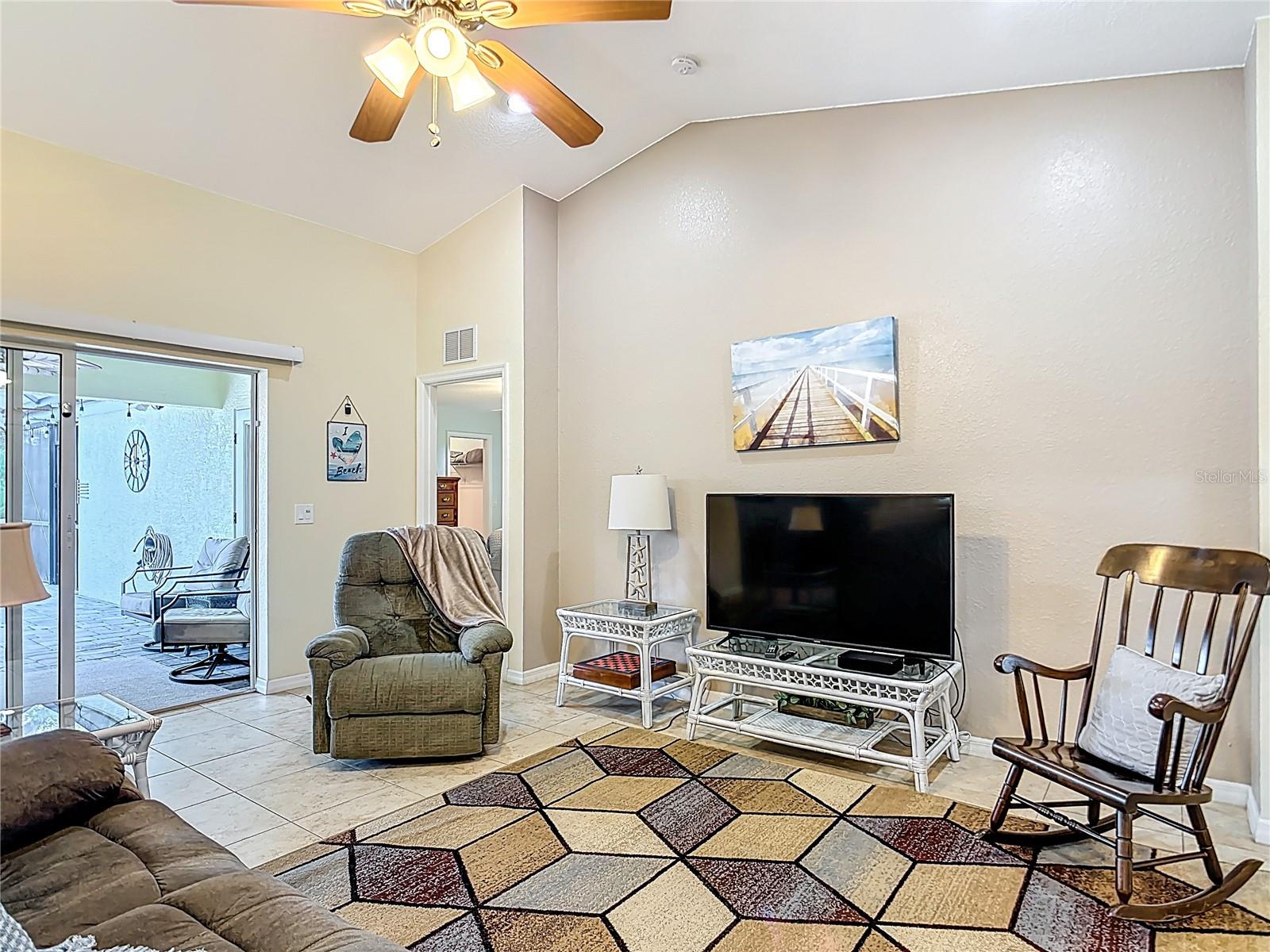 208 JENNIFER DR, ROTONDA WEST, FL, 33947