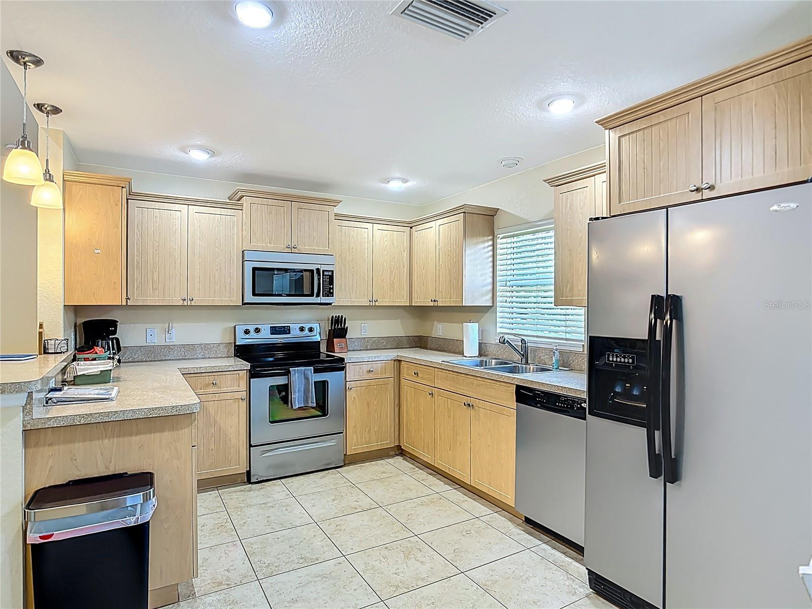 208 JENNIFER DR, ROTONDA WEST, FL, 33947