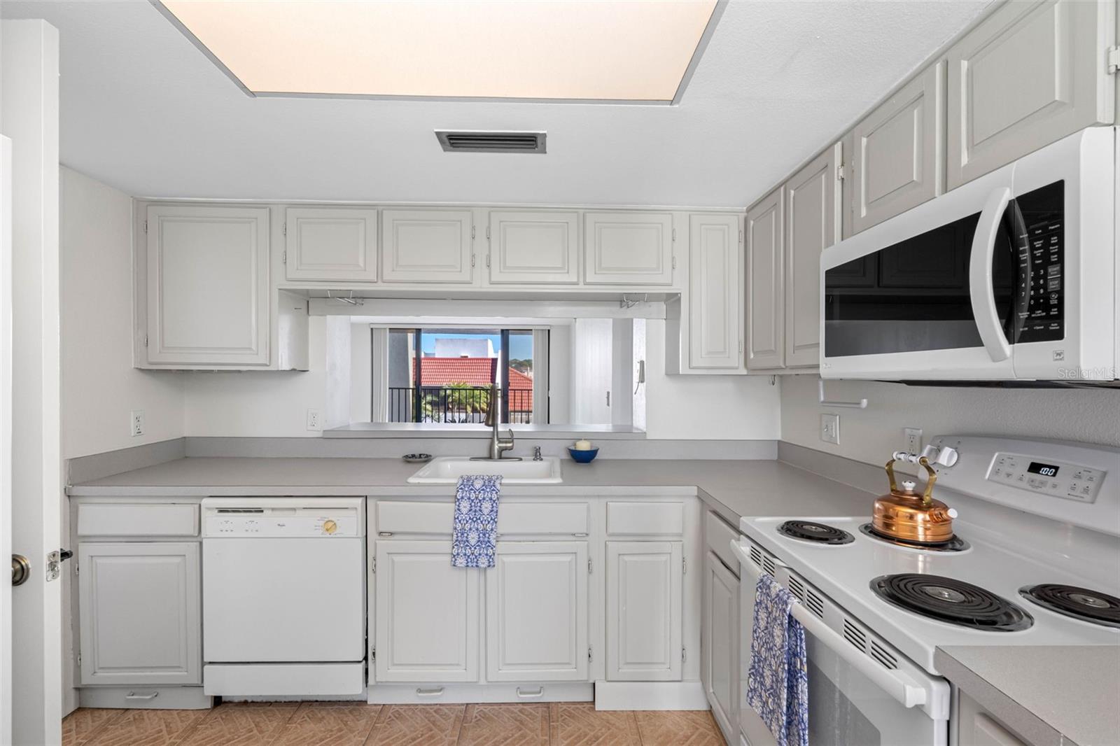 .. 10.5 X 14.4  Kitchen