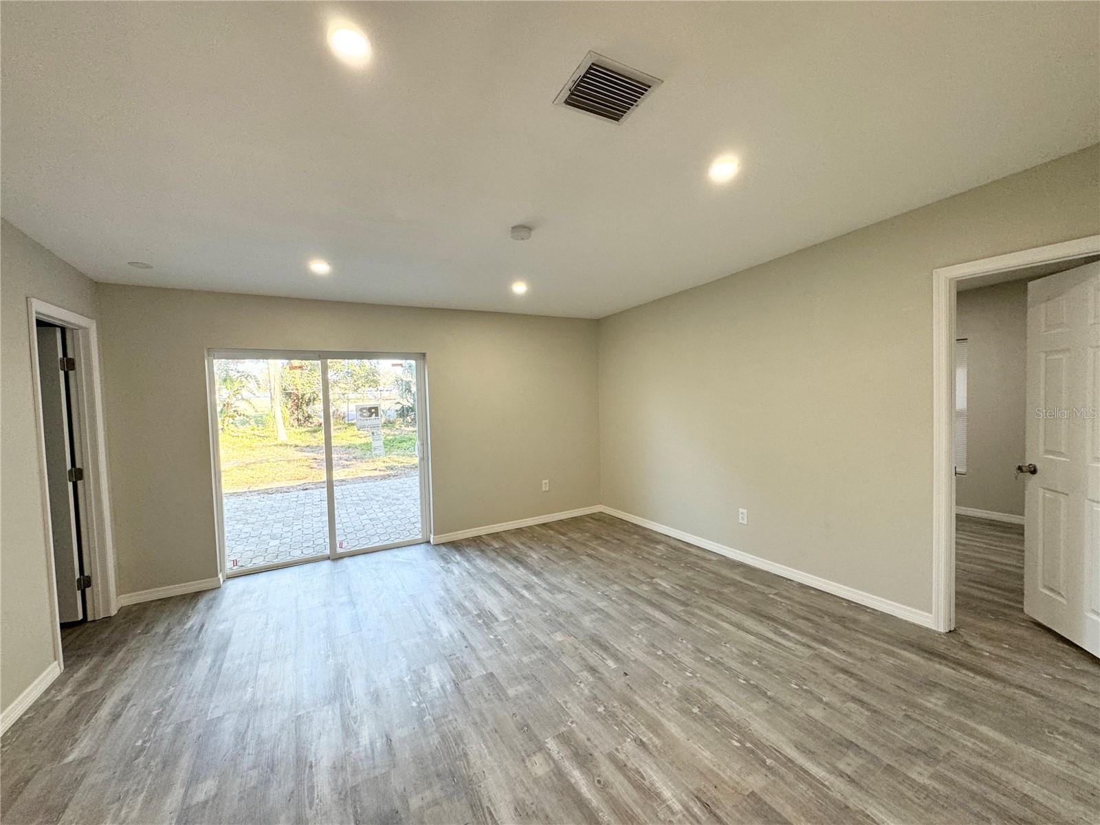 1039 N MISSOURI AVE, CLEARWATER, FL, 33755