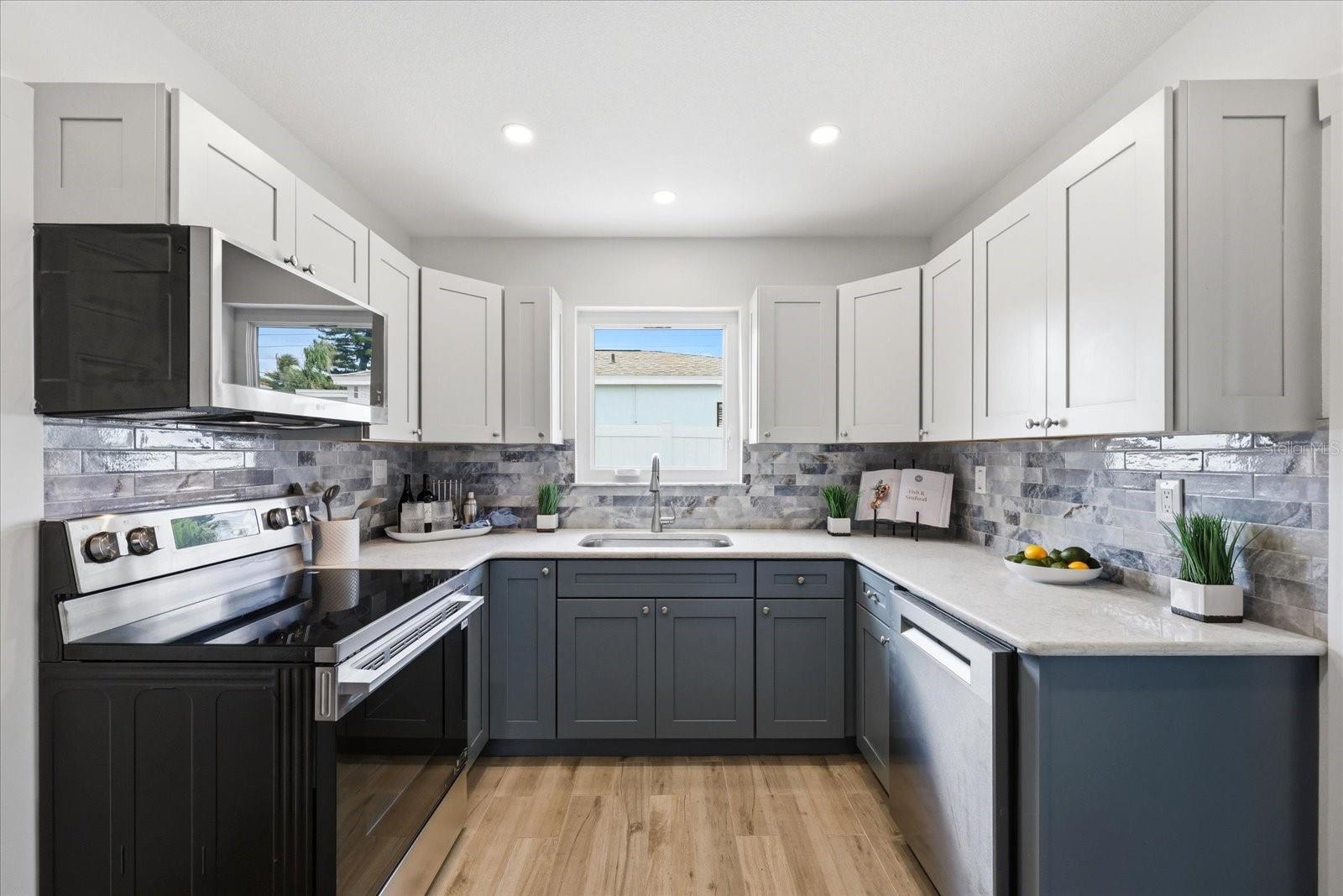 105 3RD ST, BELLEAIR BEACH, FL, 33786