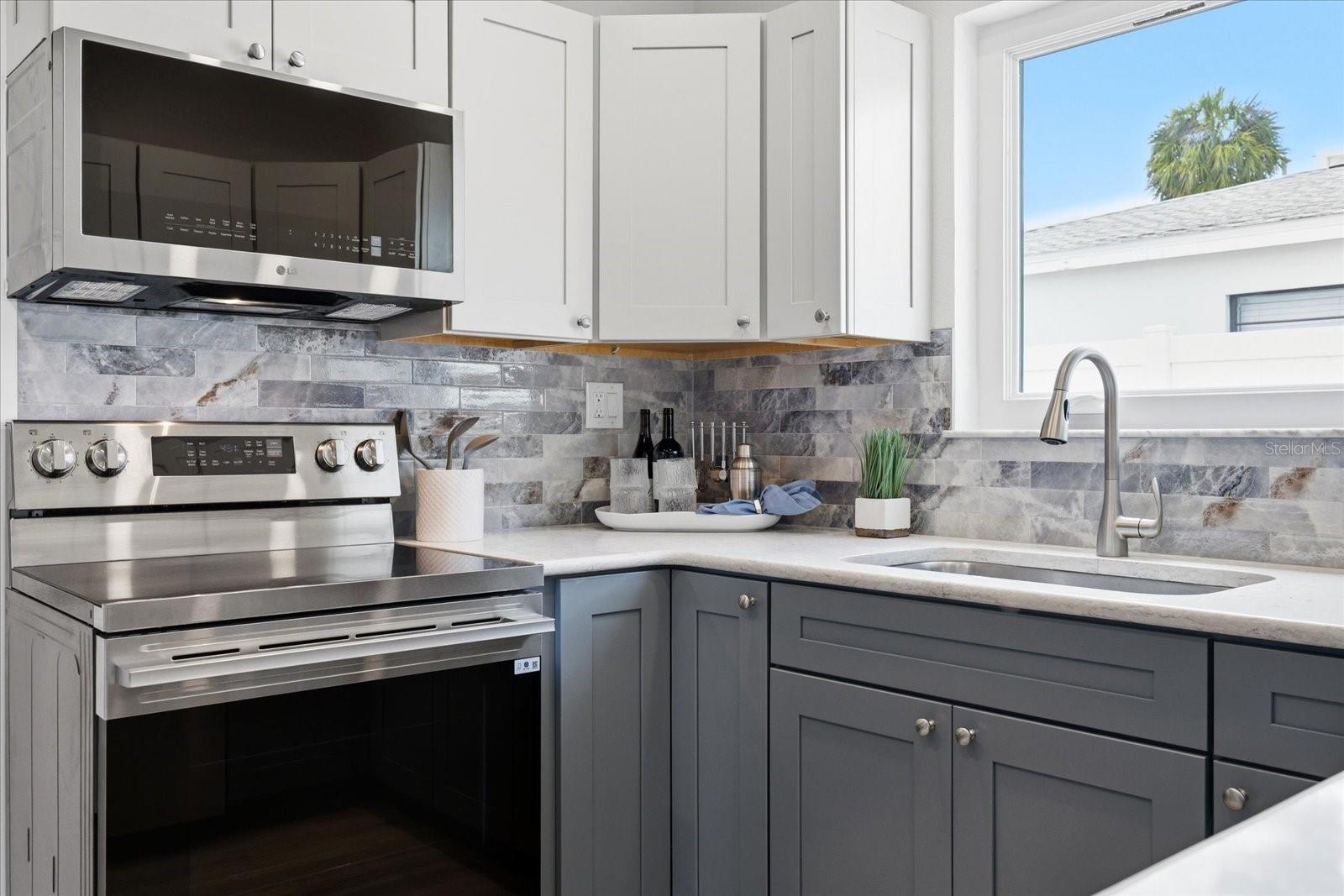 105 3RD ST, BELLEAIR BEACH, FL, 33786