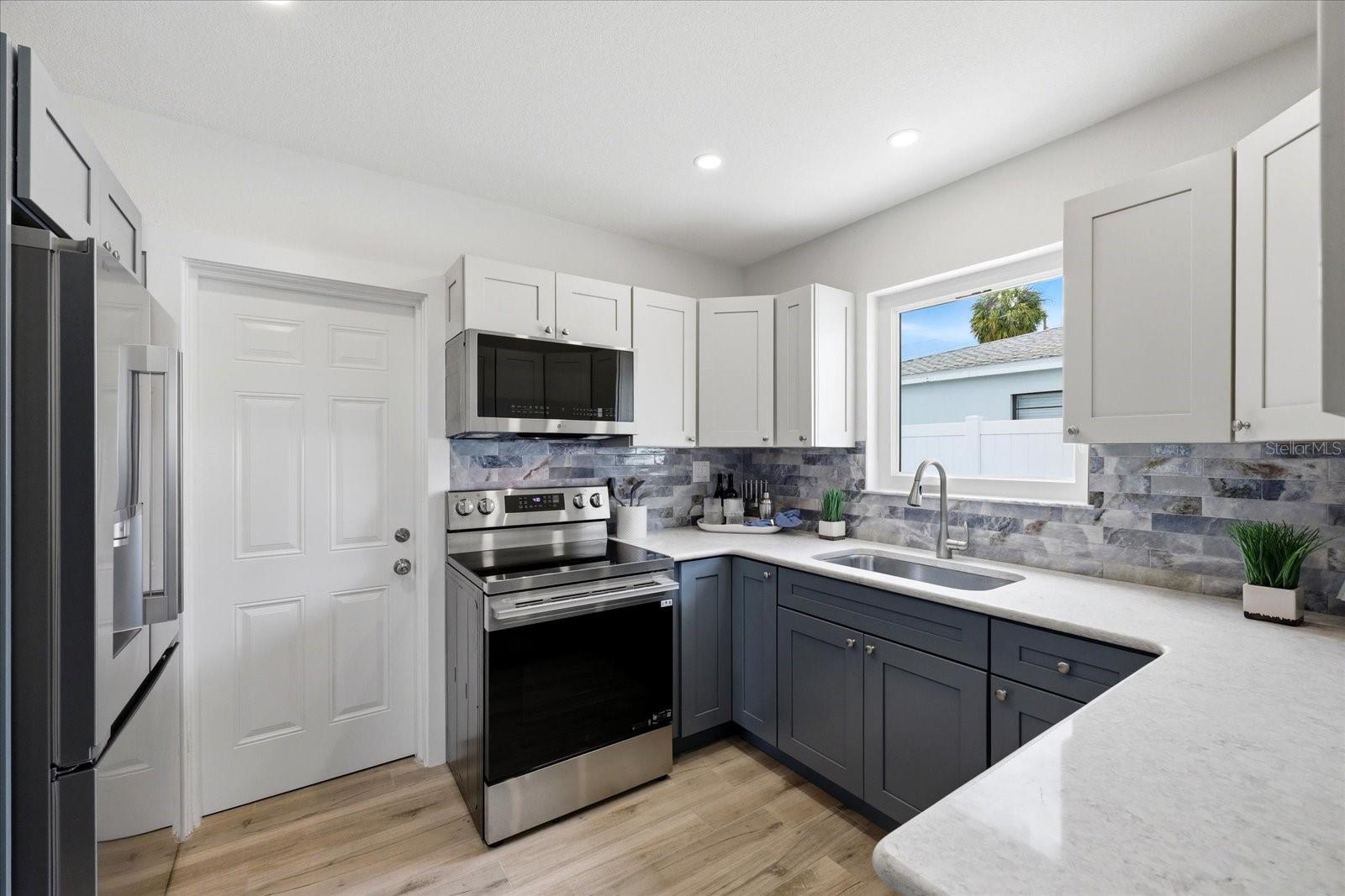 105 3RD ST, BELLEAIR BEACH, FL, 33786