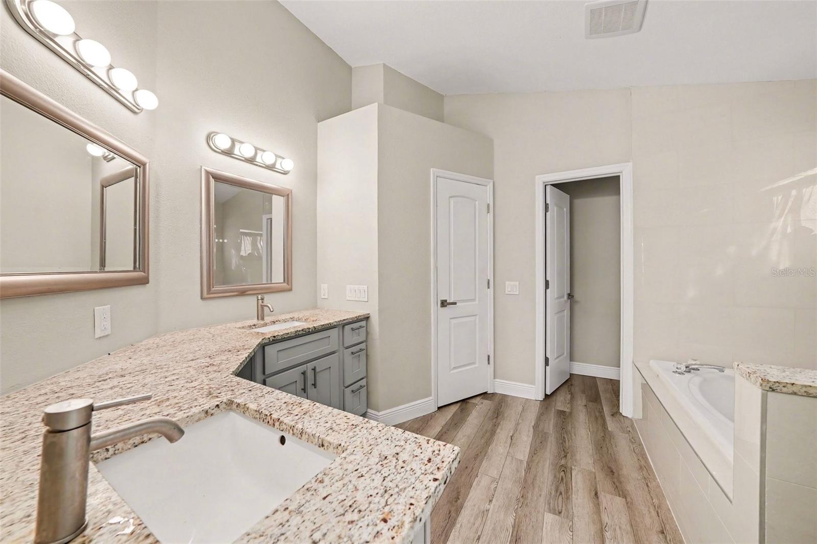 12524 MIDPOINTE DR, RIVERVIEW, FL, 33578
