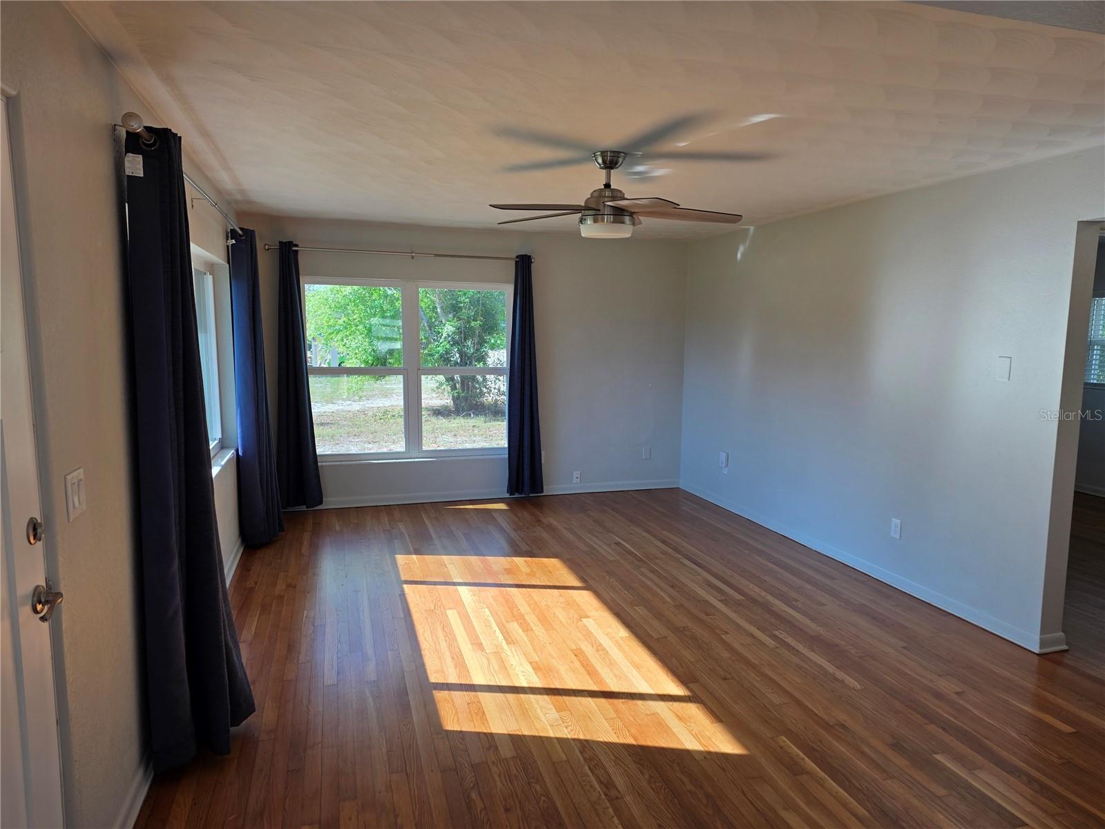 915 NORMAN DR, MOUNT DORA, FL, 32757
