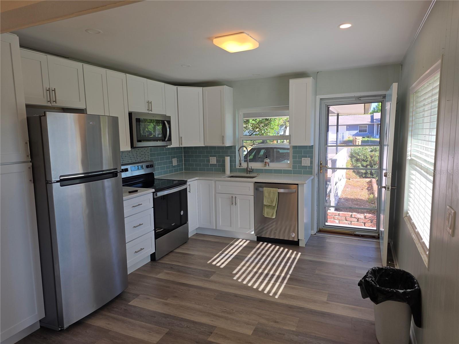 915 NORMAN DR, MOUNT DORA, FL, 32757