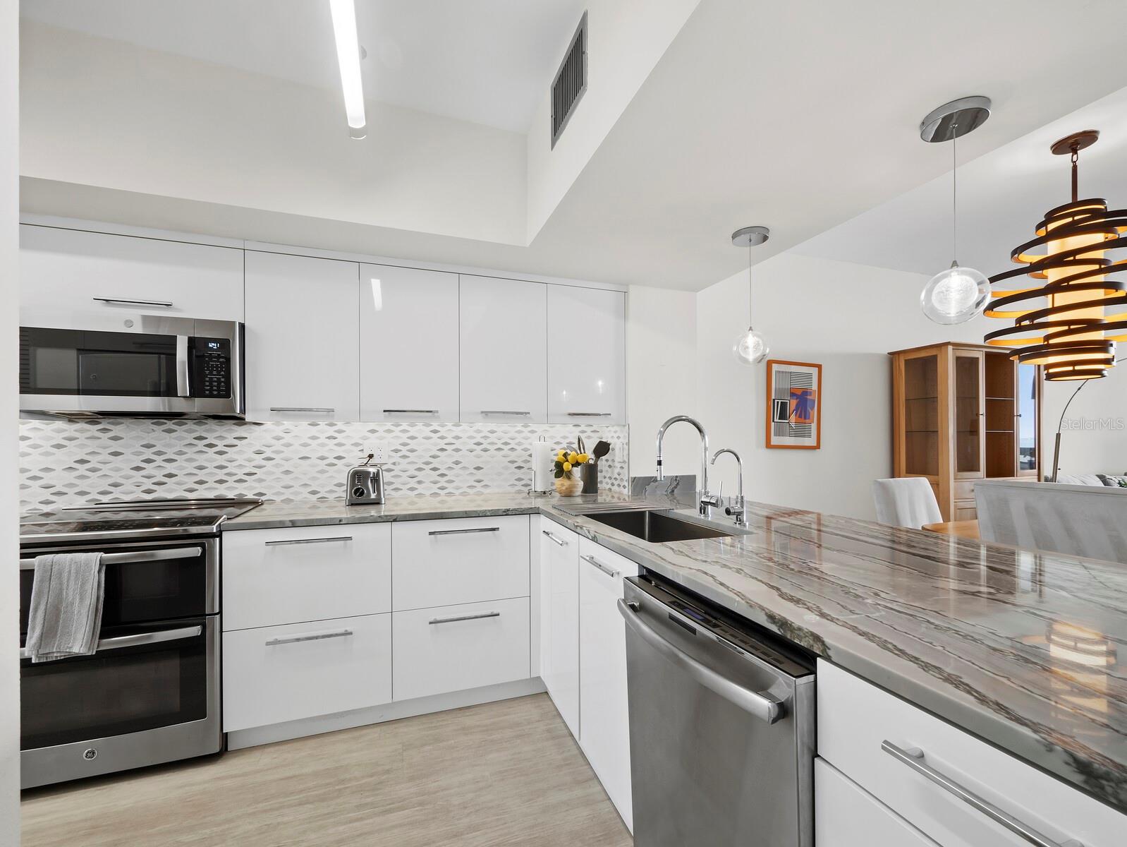 1930 HARBOURSIDE DR #145, LONGBOAT KEY, FL, 34228